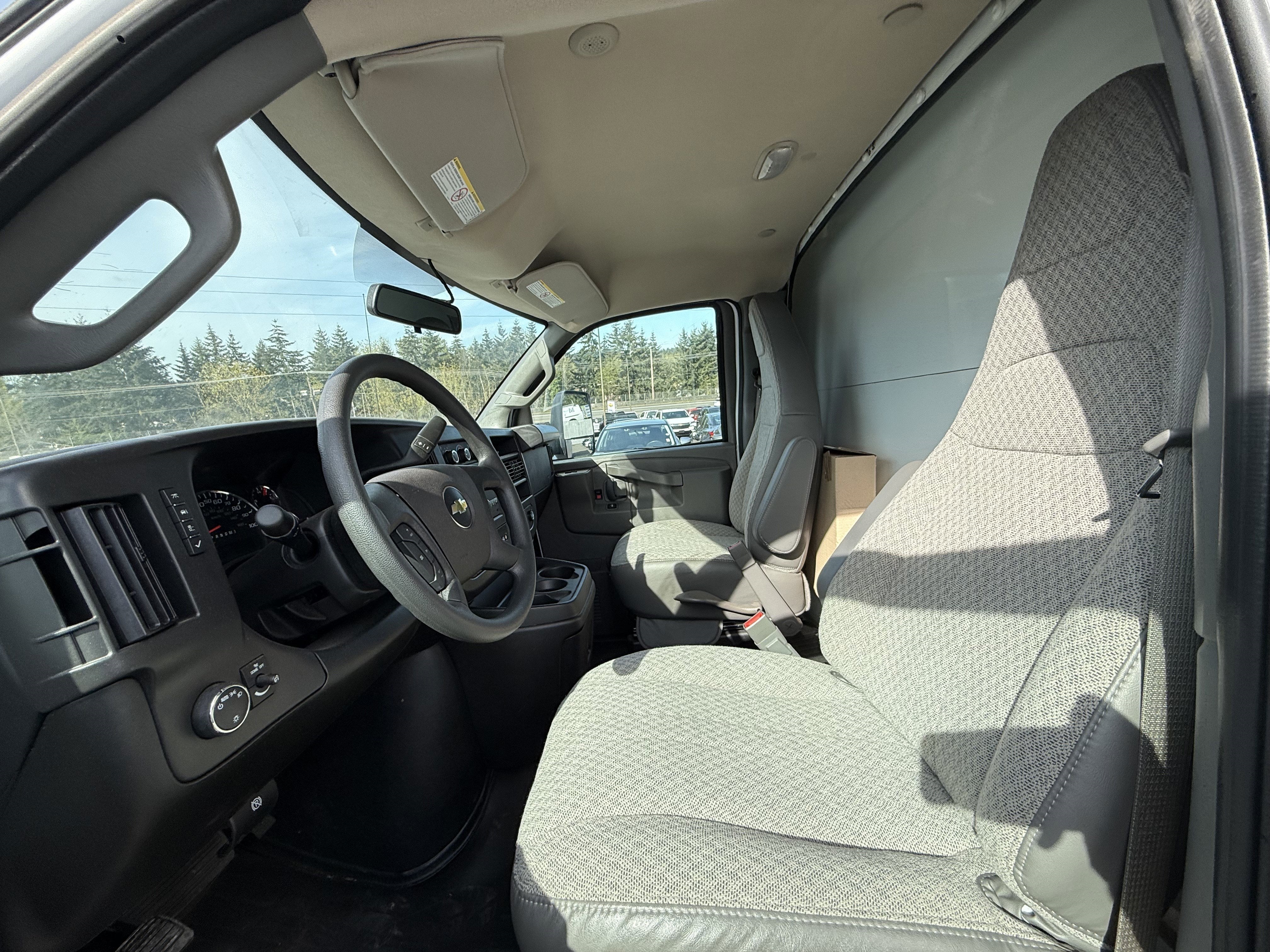 2024 Chevrolet Express Cutaway 3500 1WT