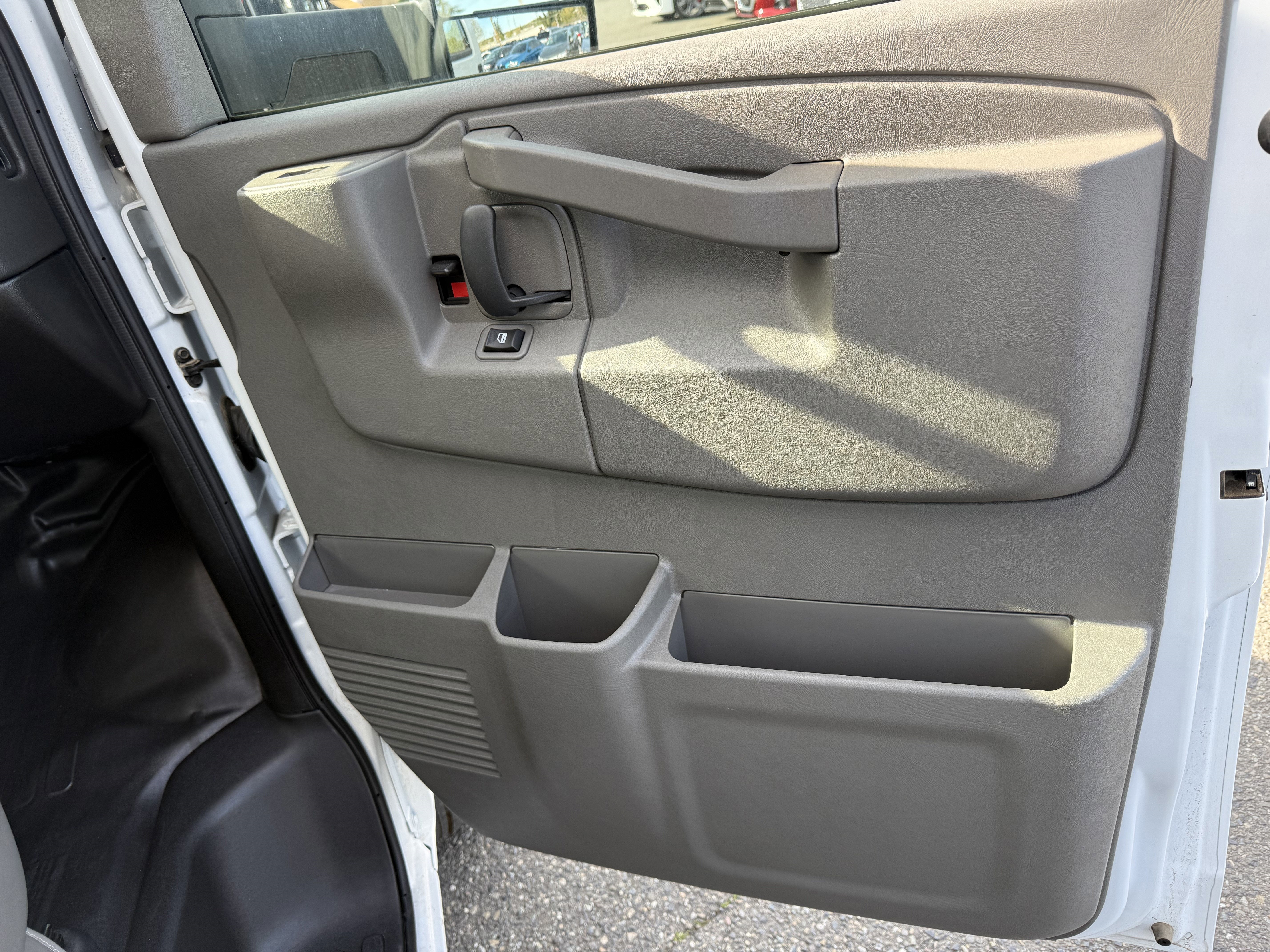 2024 Chevrolet Express Cutaway 3500 1WT