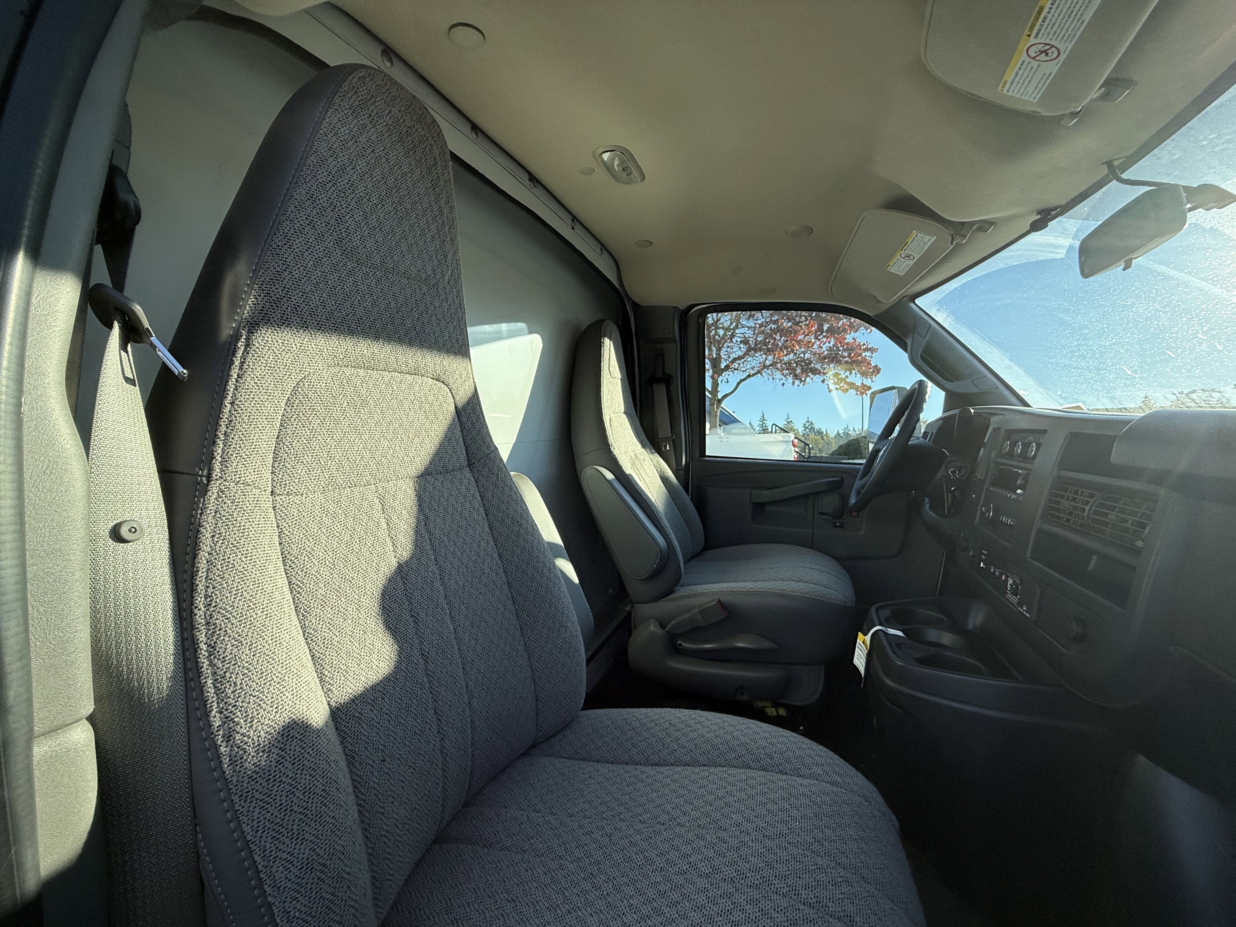 2025 Chevrolet Express Cutaway 3500 1WT