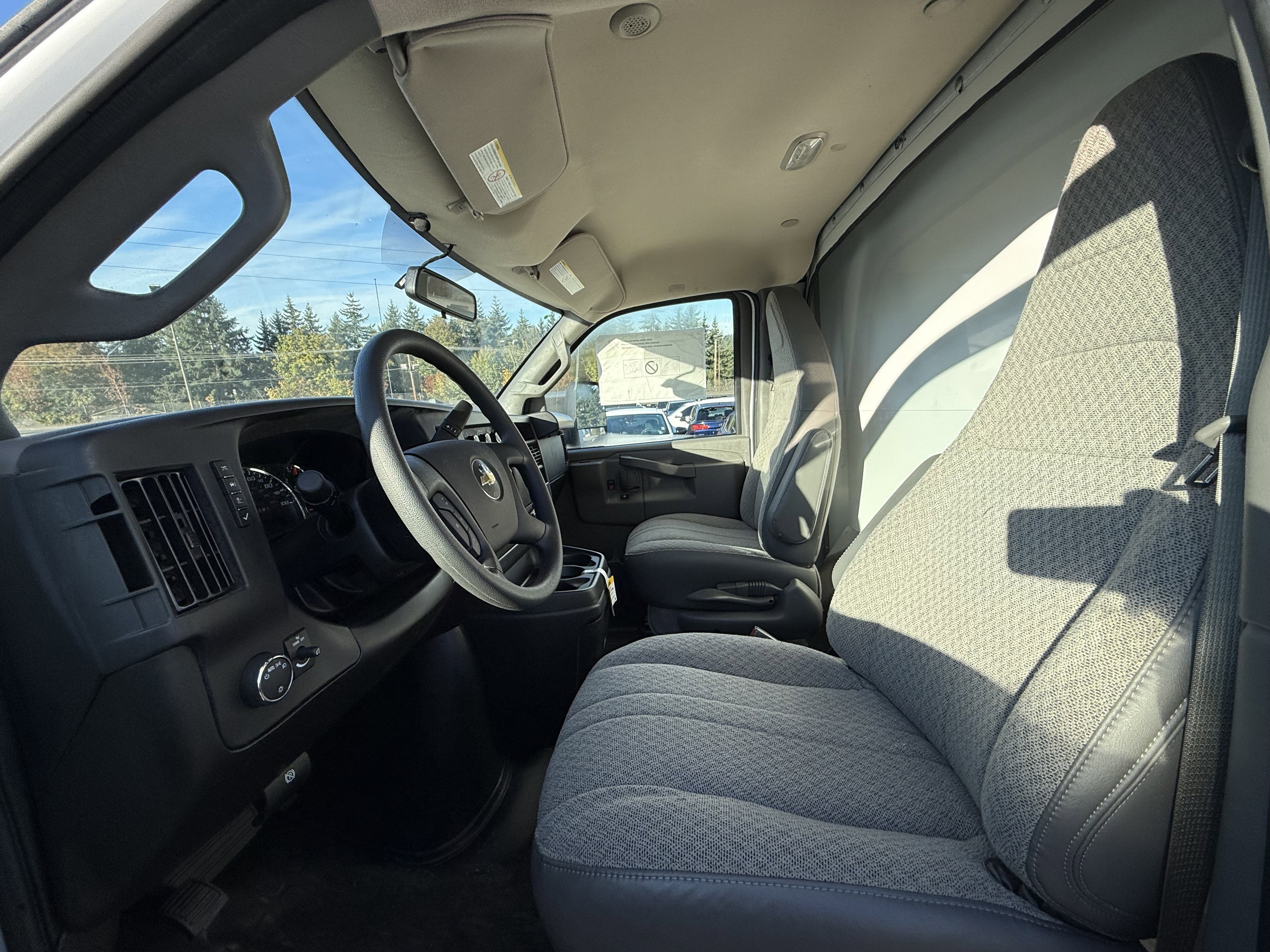 2025 Chevrolet Express Cutaway 3500 1WT