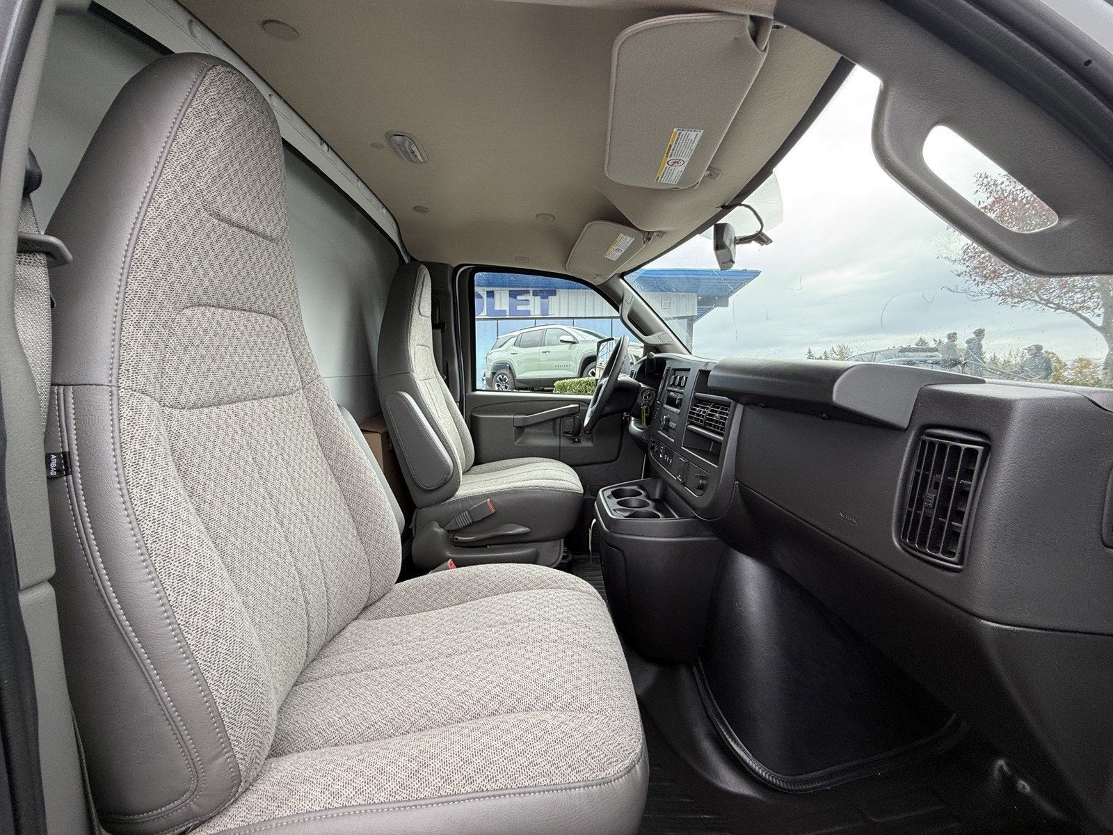 2024 Chevrolet Express Cutaway 3500 1WT