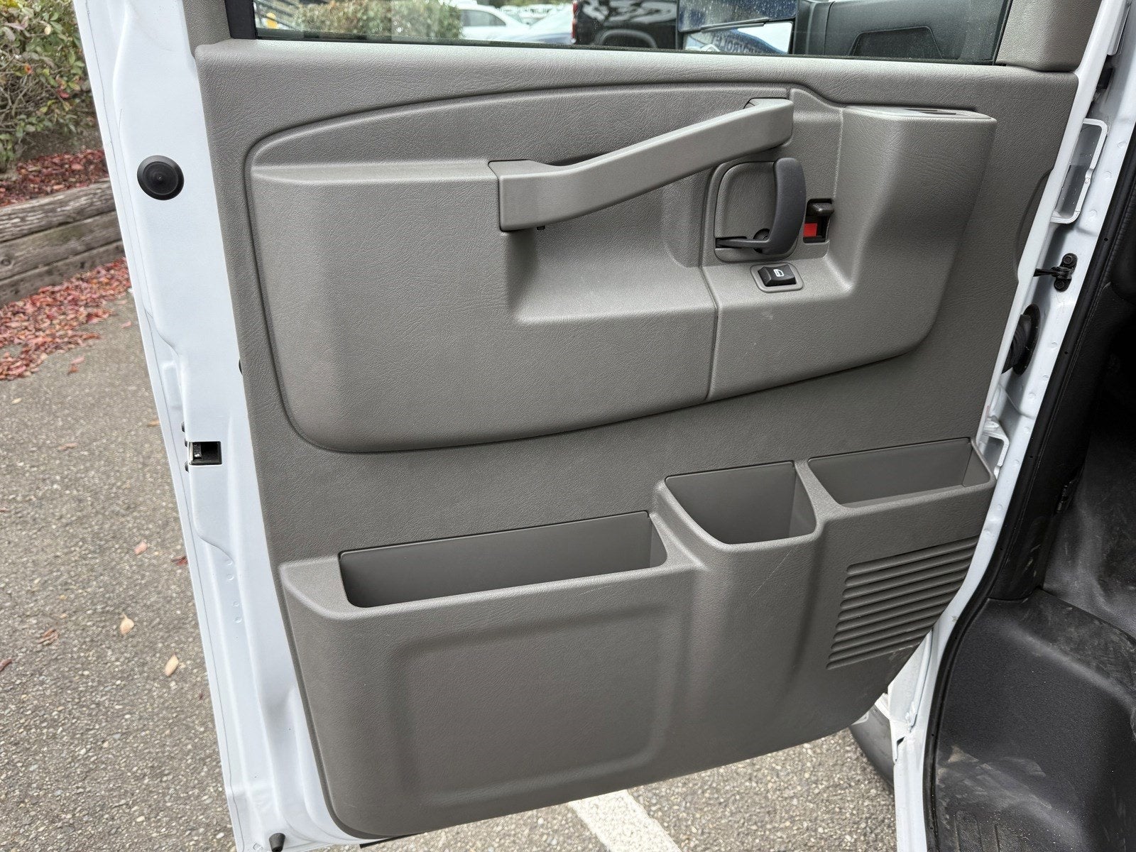 2024 Chevrolet Express Cutaway 3500 1WT