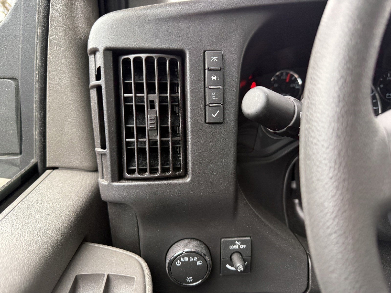 2024 Chevrolet Express Cutaway 3500 1WT