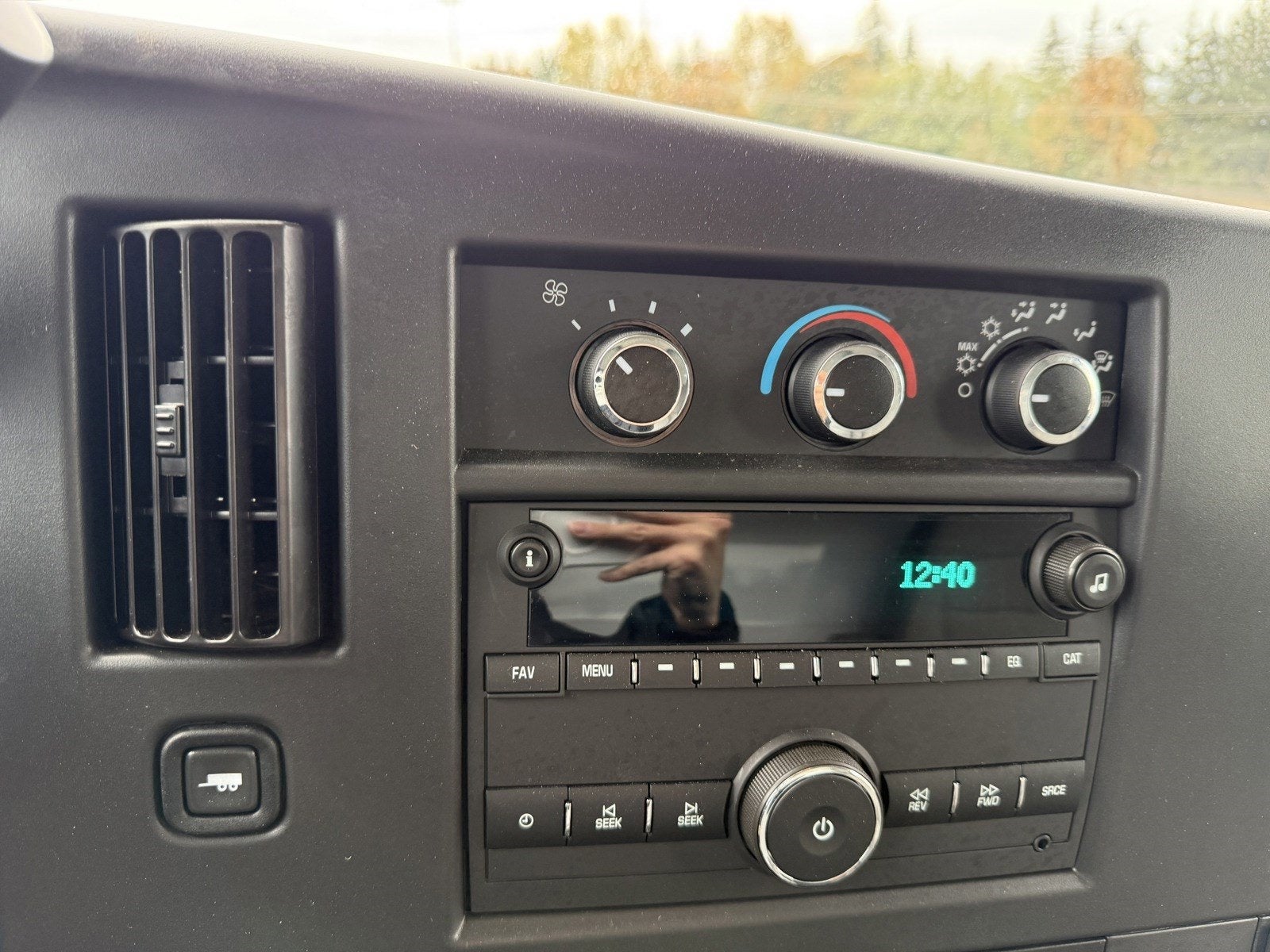 2024 Chevrolet Express Cutaway 3500 1WT