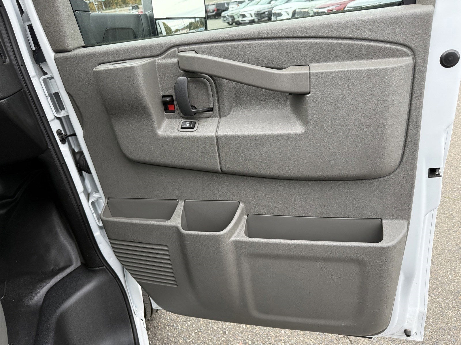 2024 Chevrolet Express Cutaway 3500 1WT