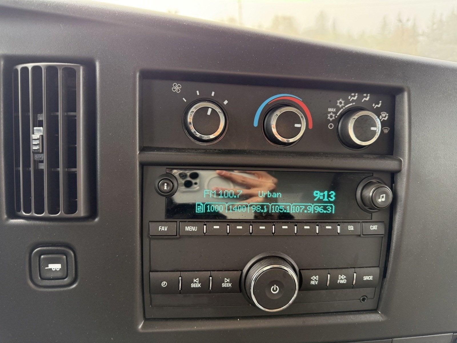 2024 Chevrolet Express Cutaway 3500 1WT