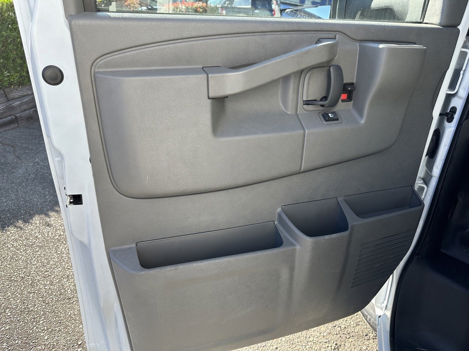 2024 Chevrolet Express Cutaway 3500 1WT