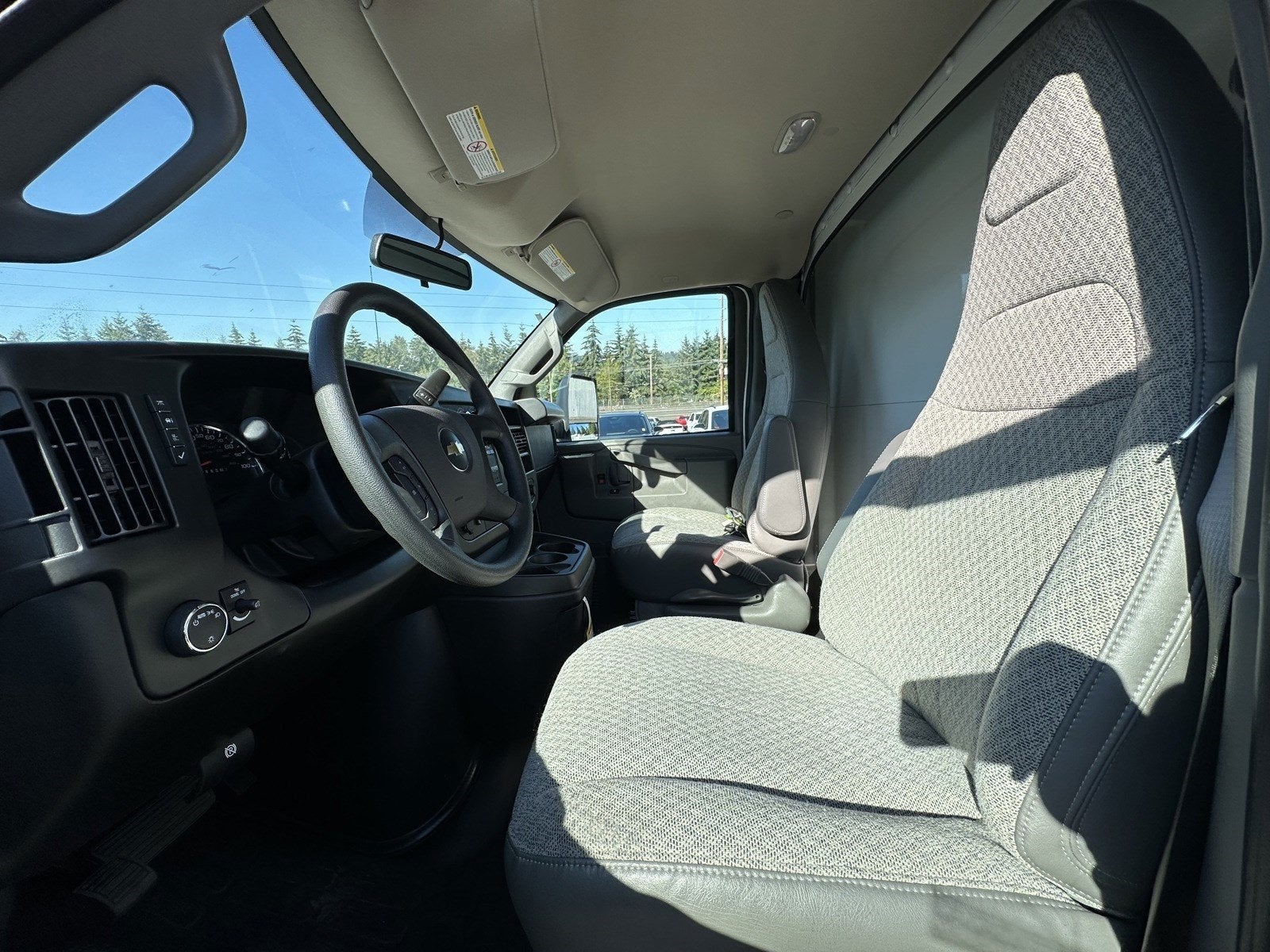 2024 Chevrolet Express Cutaway 3500 1WT