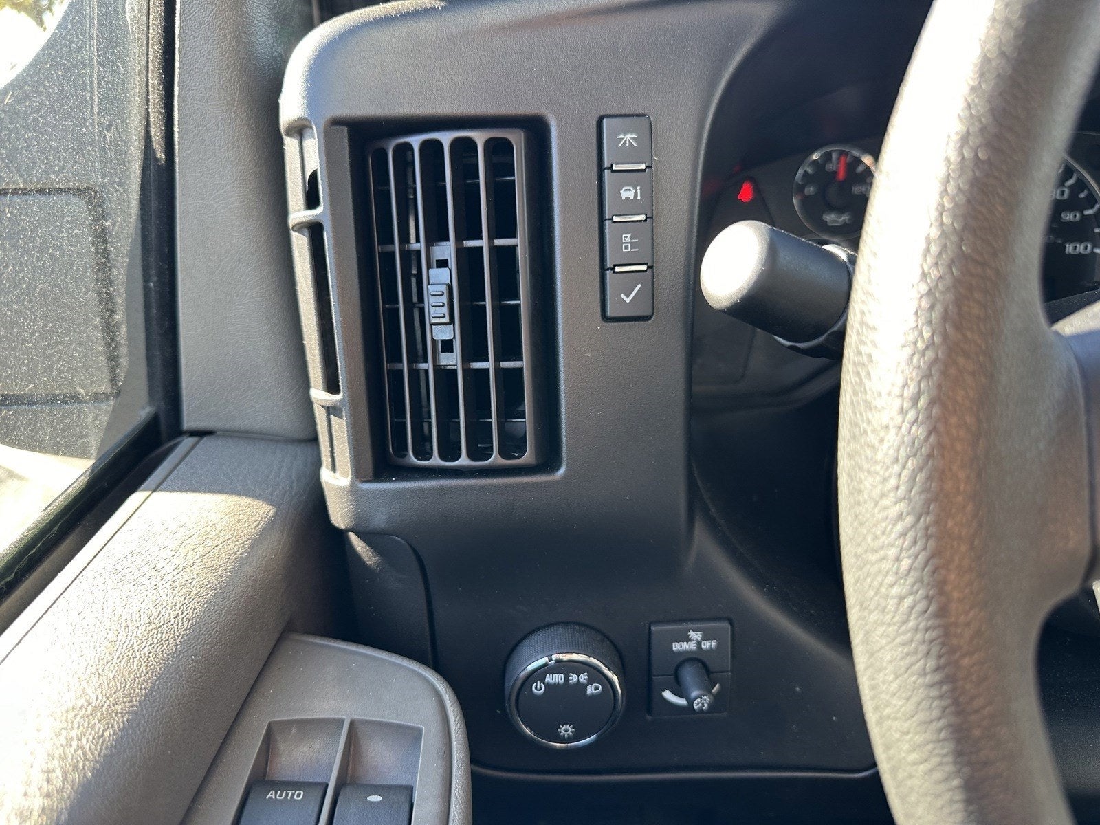 2024 Chevrolet Express Cutaway 3500 1WT