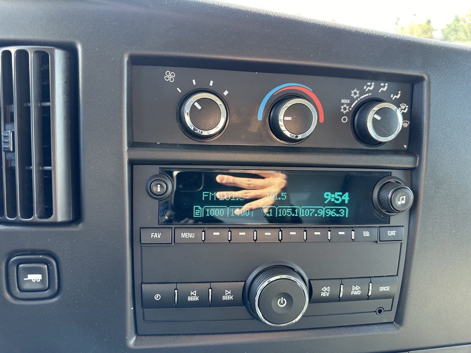 2024 Chevrolet Express Cutaway 3500 1WT