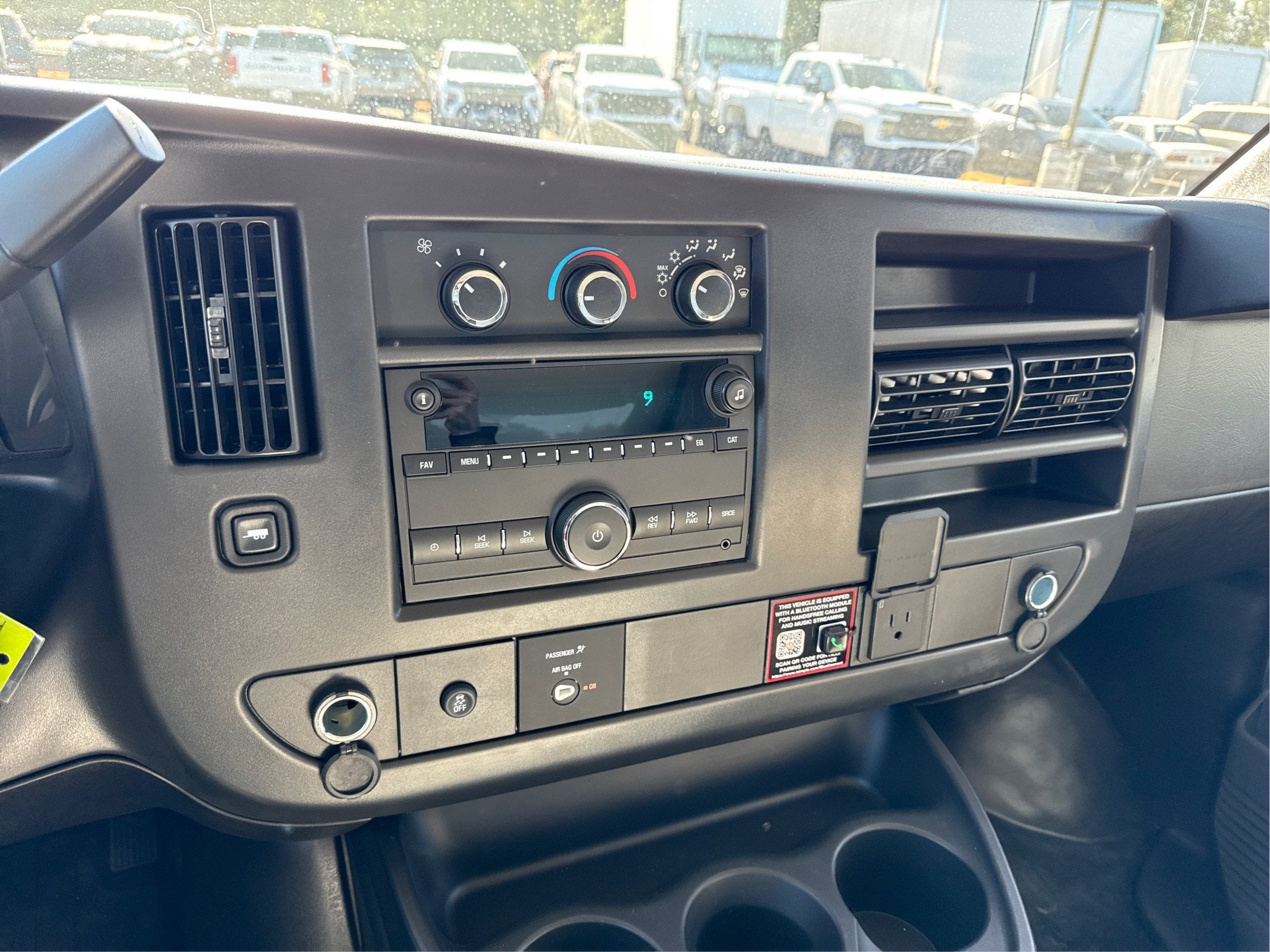 2026 Chevrolet Express Cutaway 3500 1WT