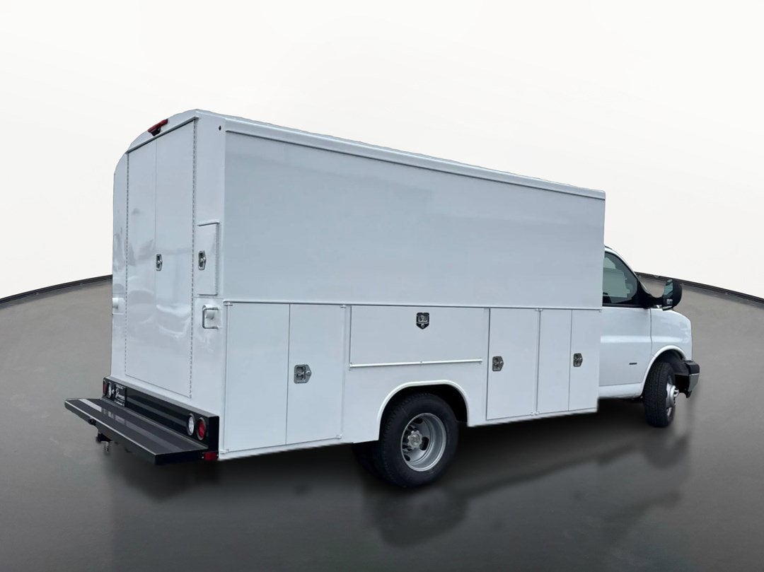 2026 Chevrolet Express Cutaway 3500 1WT