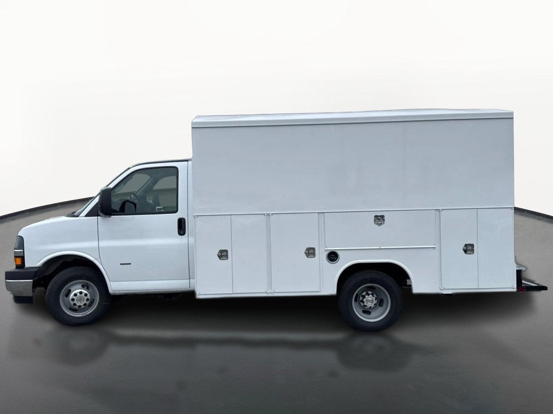 2026 Chevrolet Express Cutaway 3500 1WT