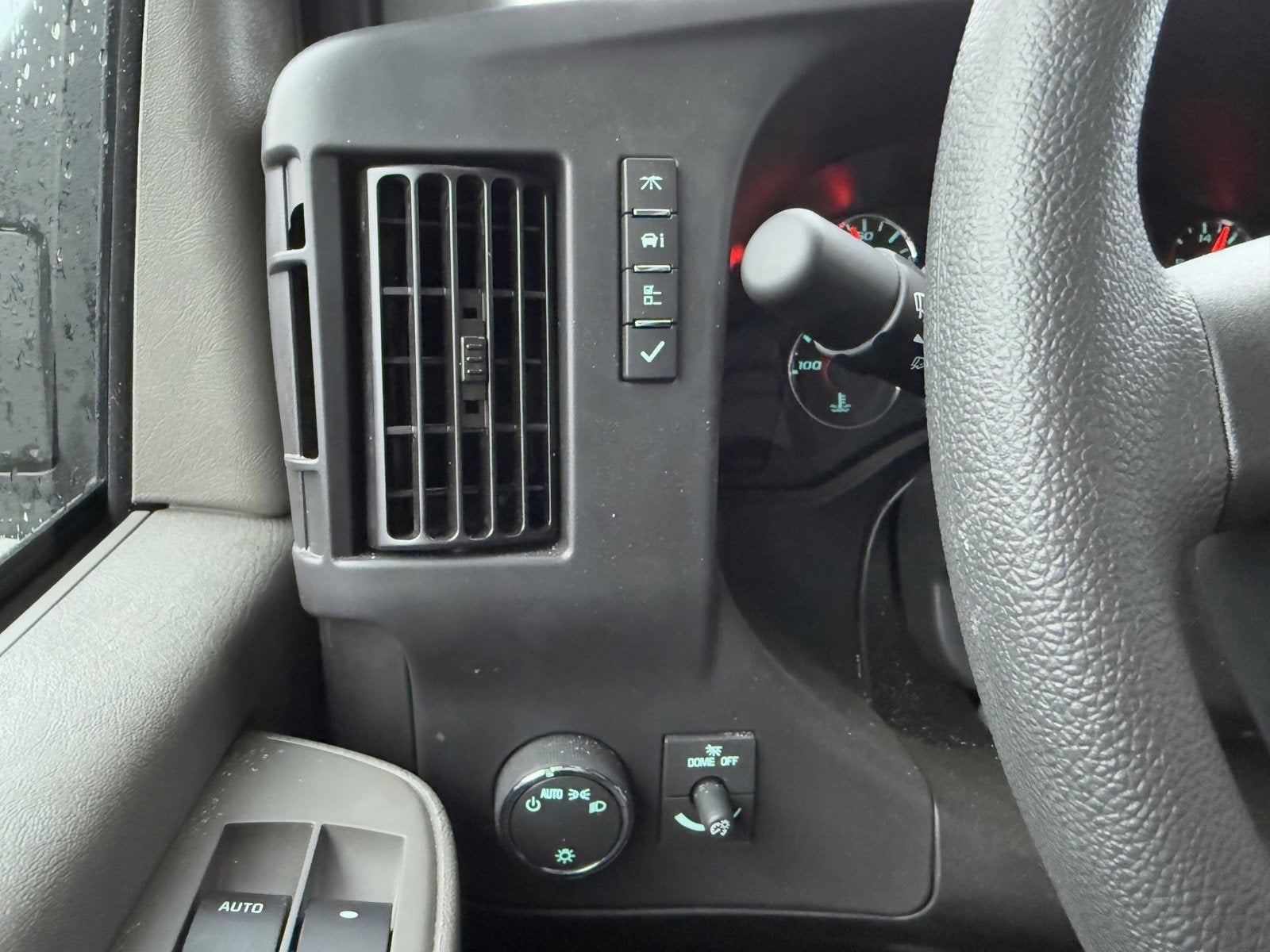 2024 Chevrolet Express Cutaway 3500 1WT