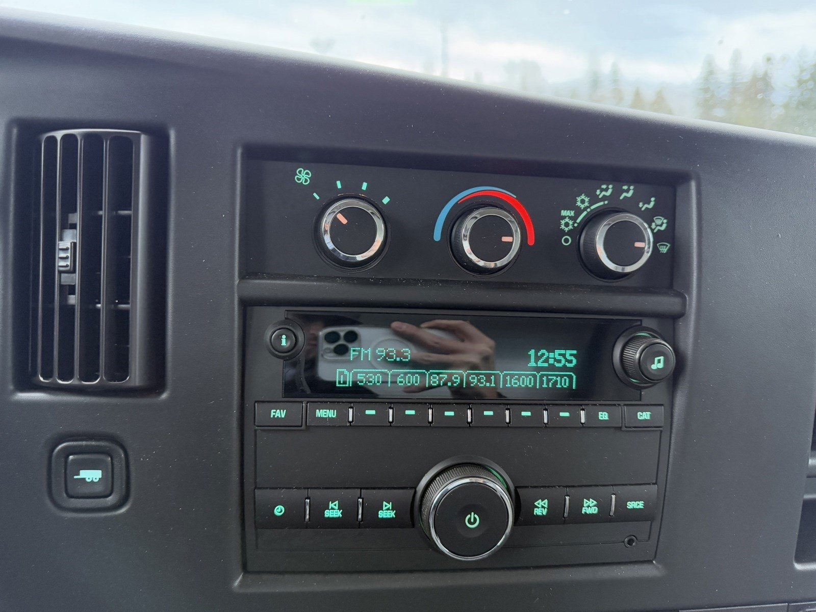 2024 Chevrolet Express Cutaway 3500 1WT