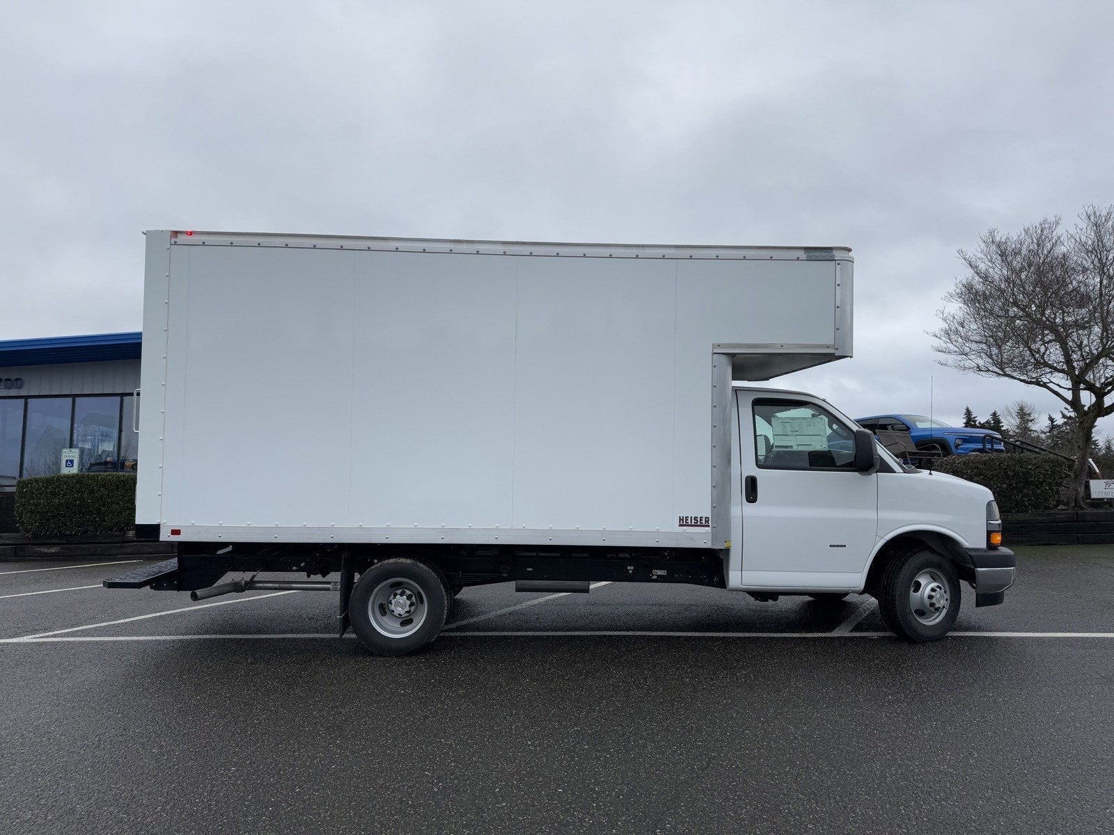 2024 Chevrolet Express Cutaway 3500 1WT