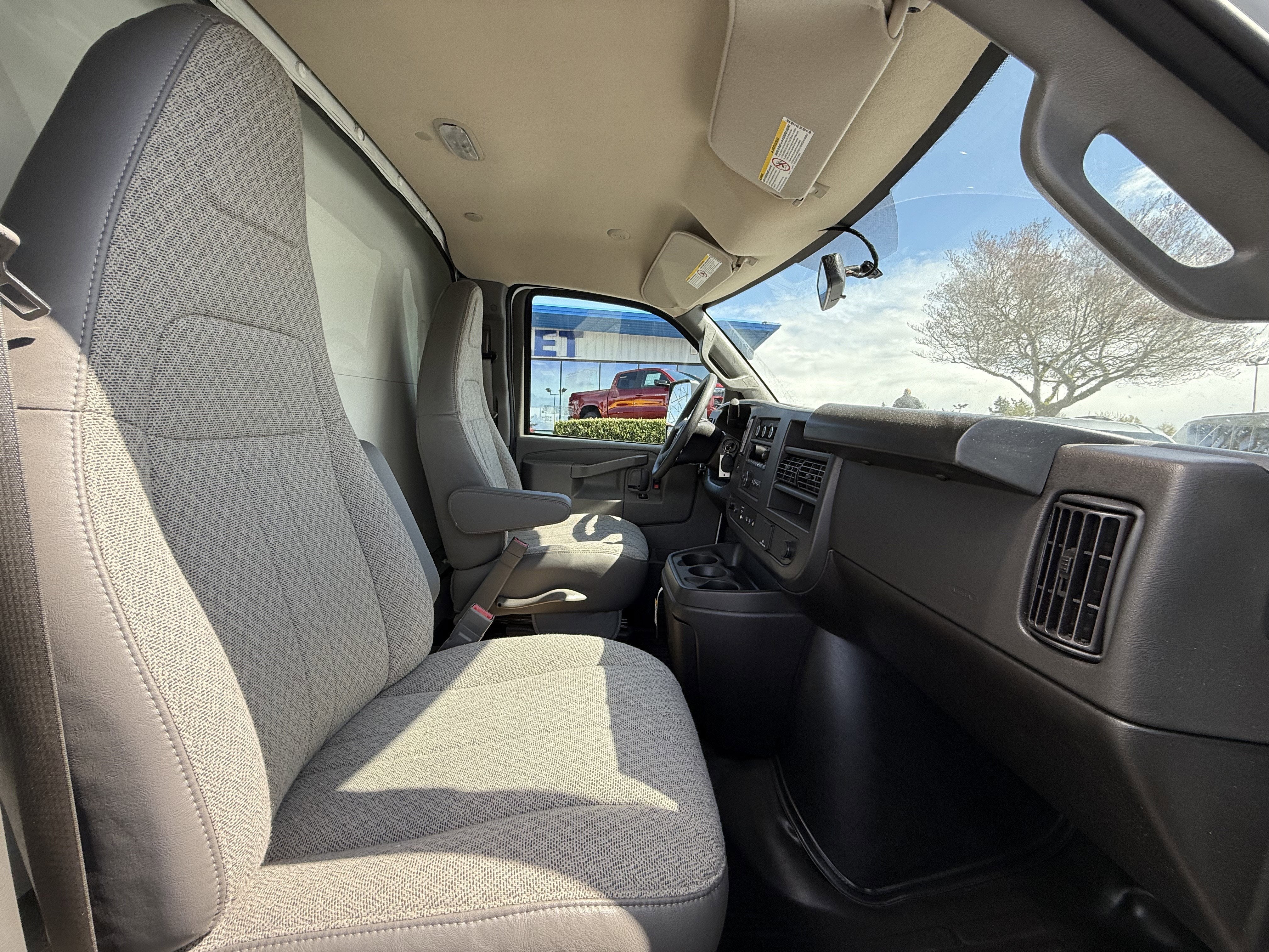 2024 Chevrolet Express Cutaway 3500 1WT