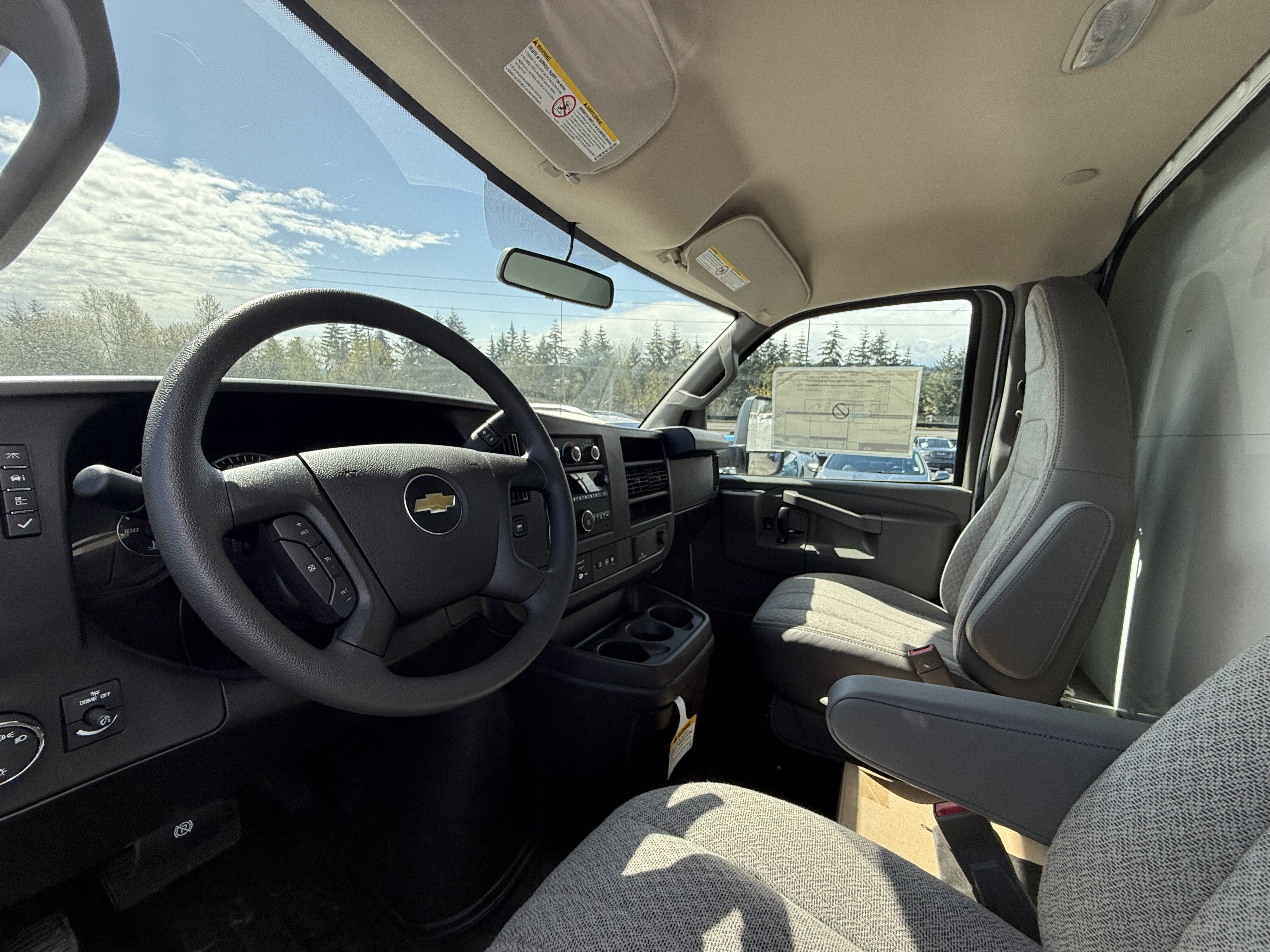 2024 Chevrolet Express Cutaway 3500 1WT