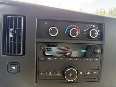 2024 Chevrolet Express Cutaway 3500 1WT