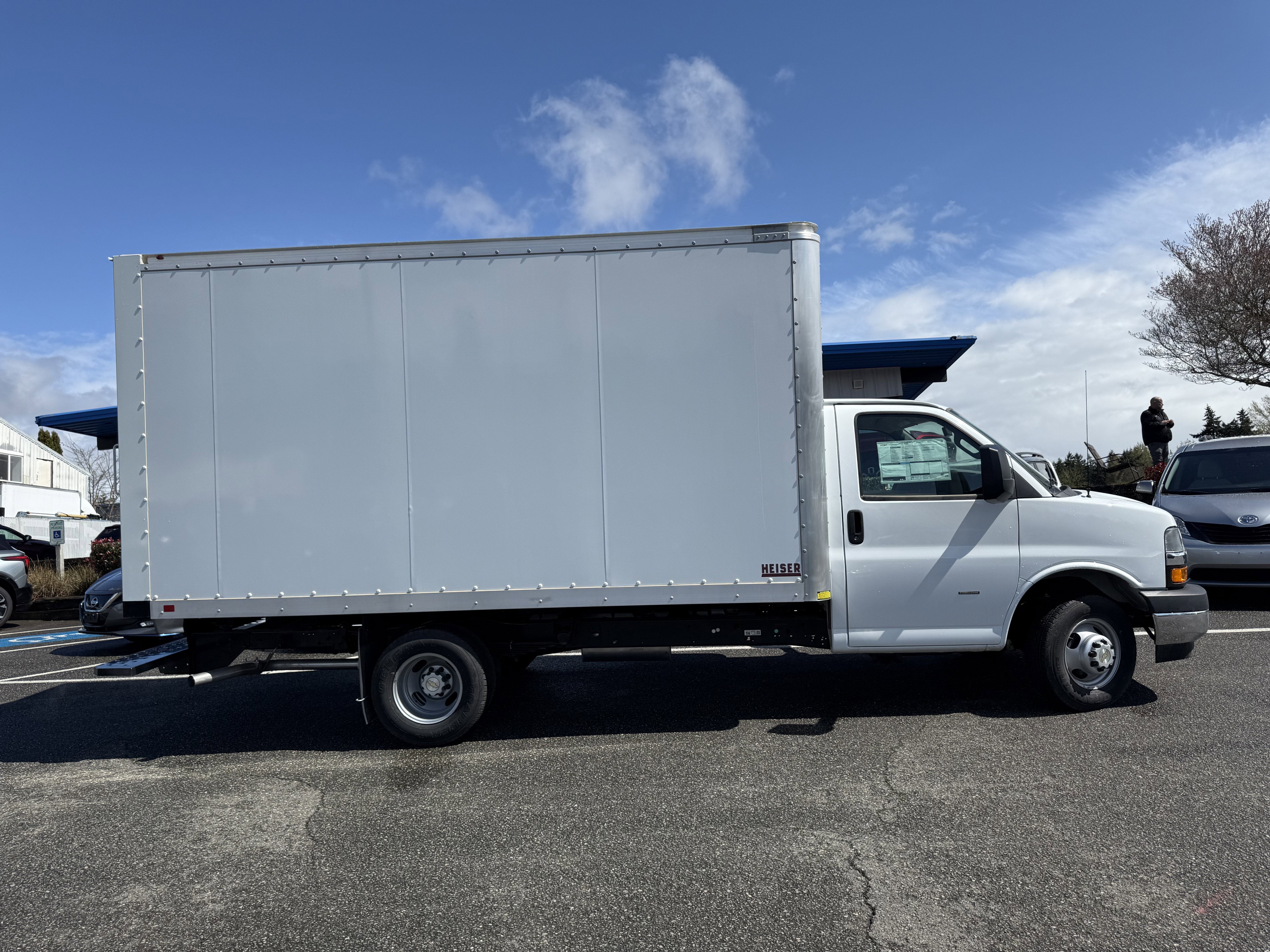 2024 Chevrolet Express Cutaway 3500 1WT