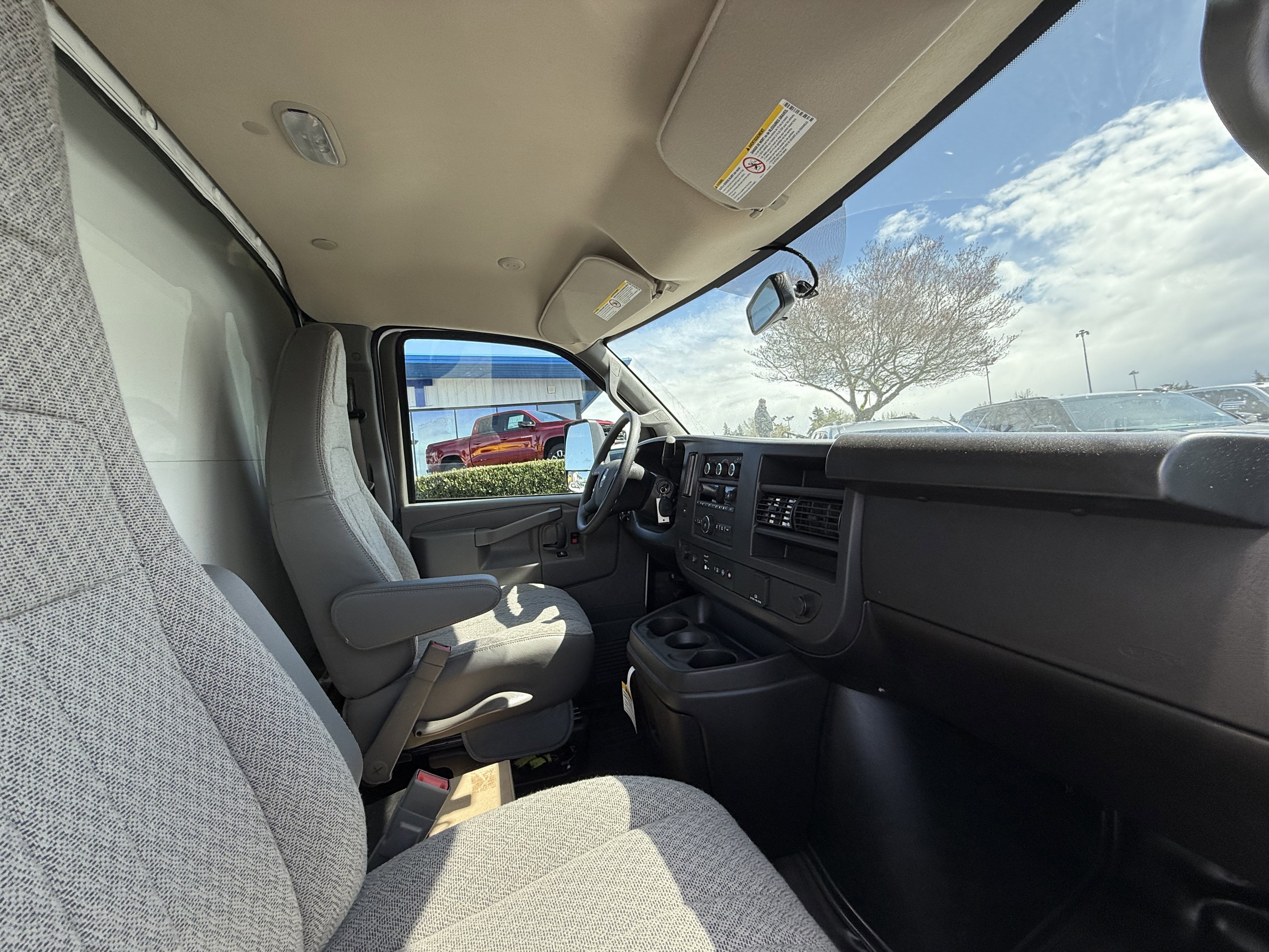 2024 Chevrolet Express Cutaway 3500 1WT