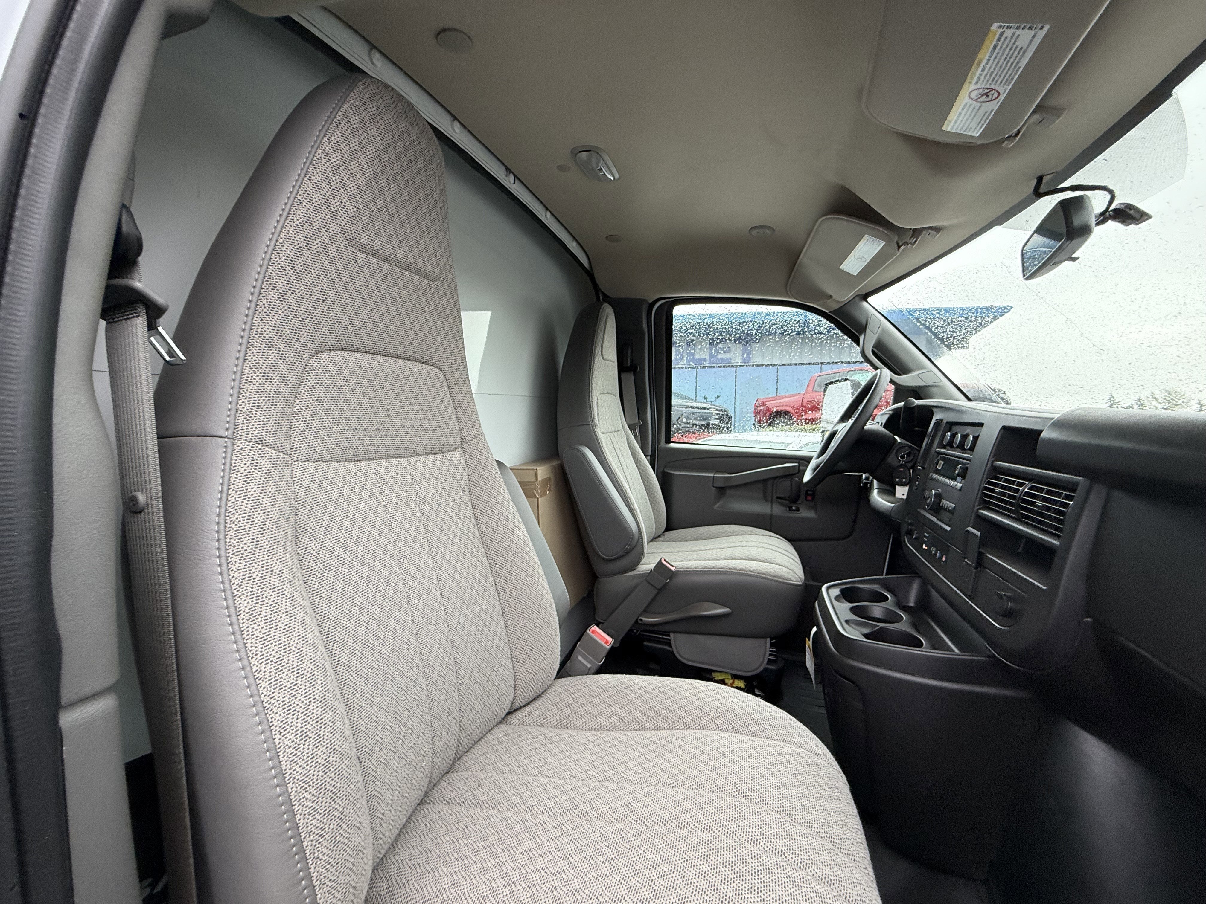 2024 Chevrolet Express Cutaway 3500 1WT