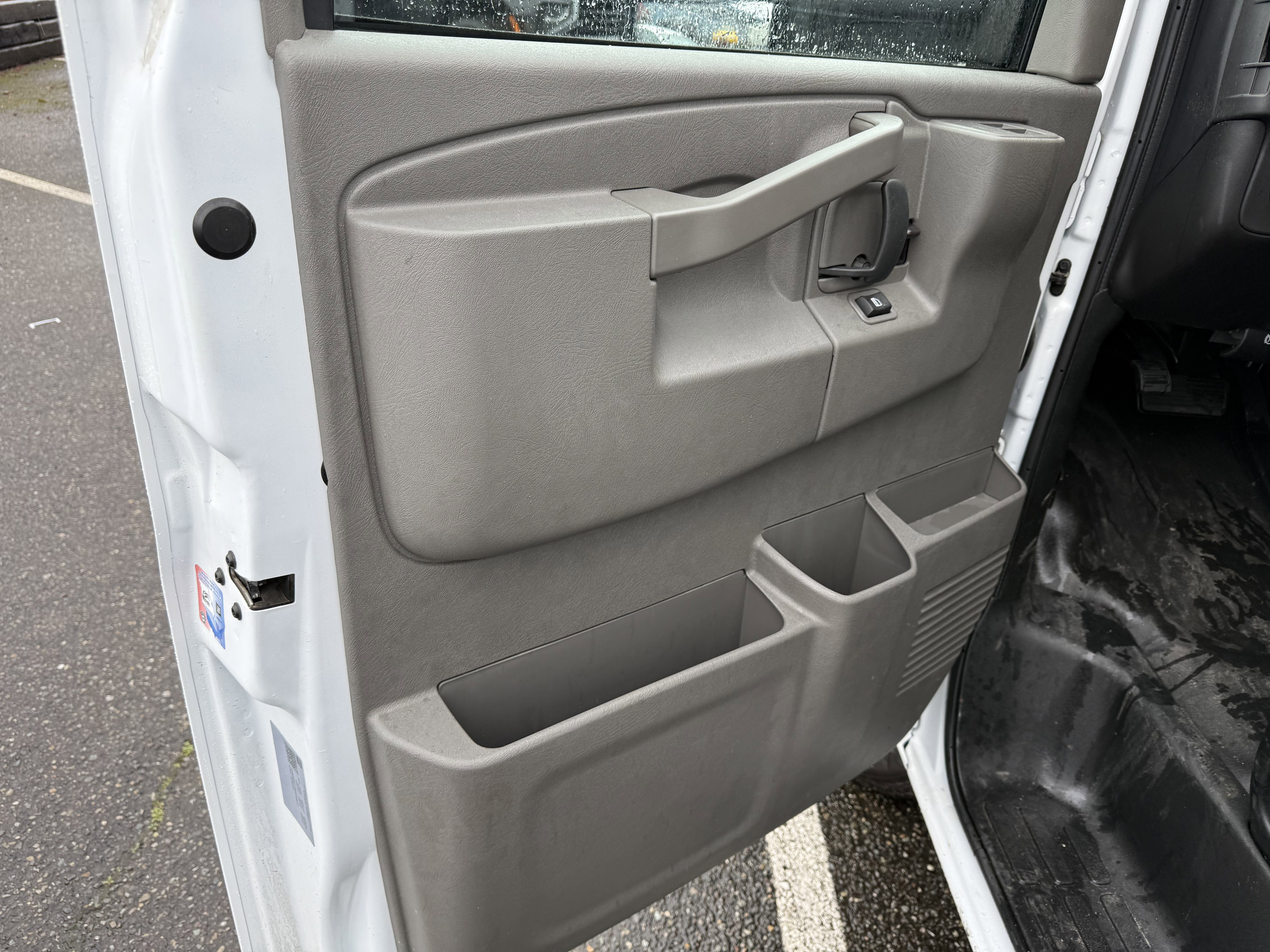 2024 Chevrolet Express Cutaway 3500 1WT