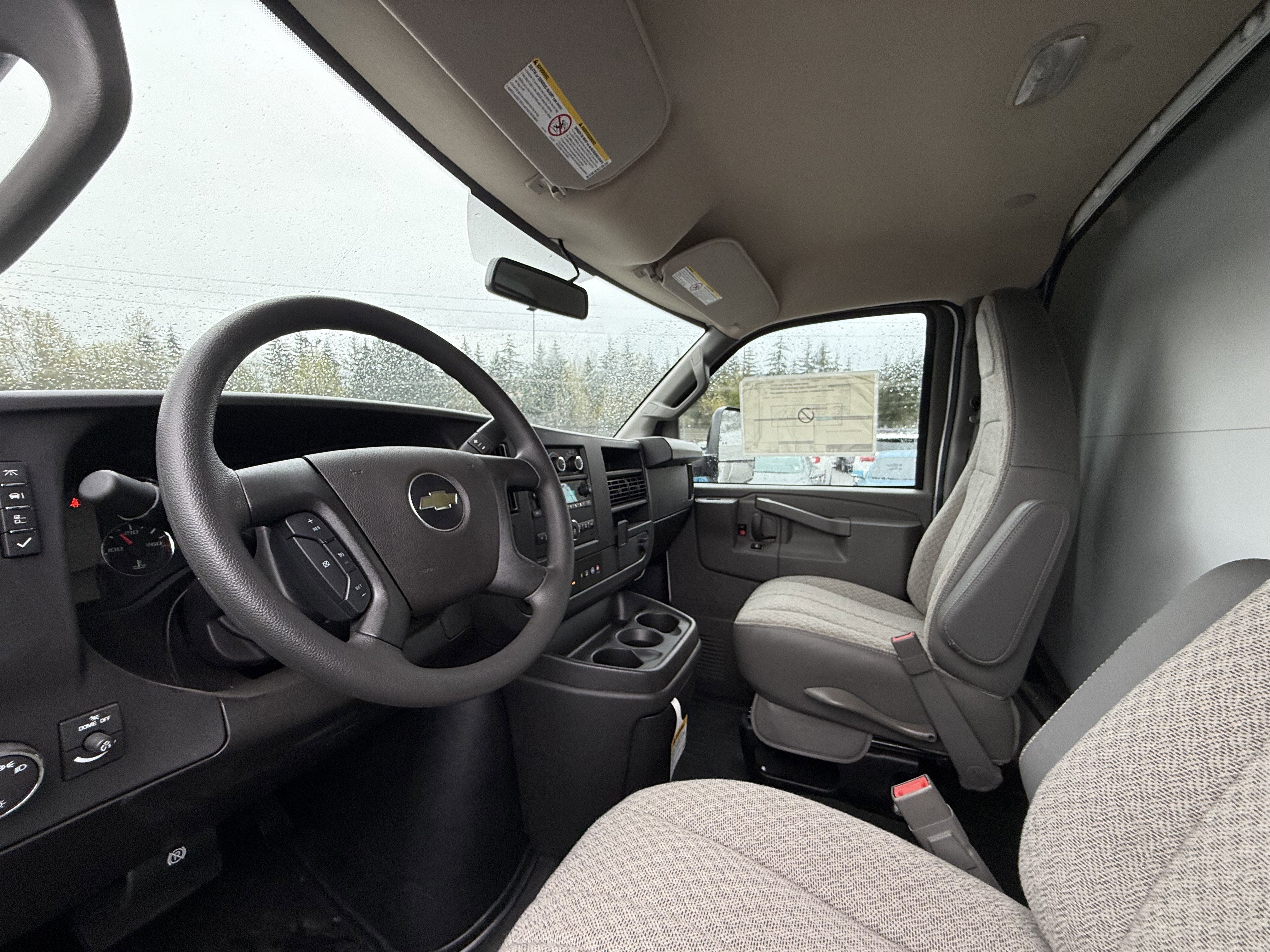 2024 Chevrolet Express Cutaway 3500 1WT