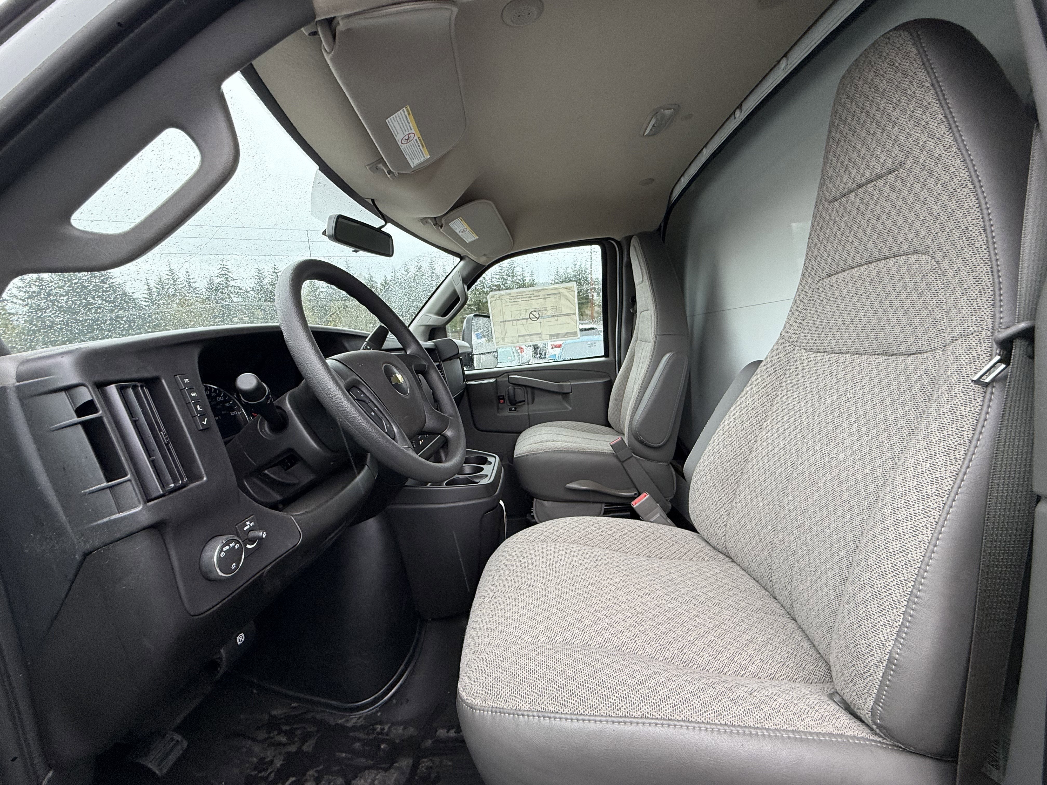 2024 Chevrolet Express Cutaway 3500 1WT