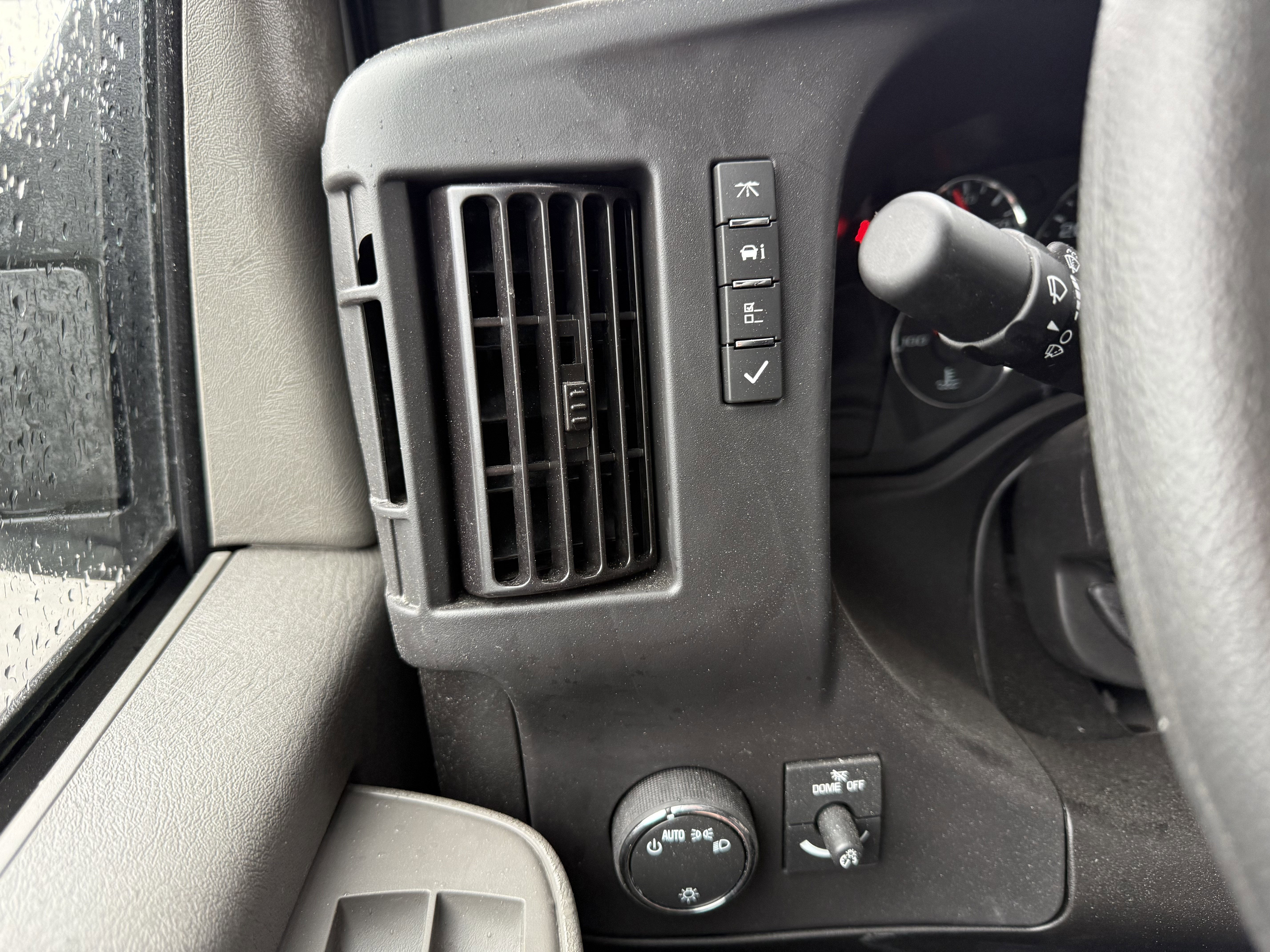 2024 Chevrolet Express Cutaway 3500 1WT