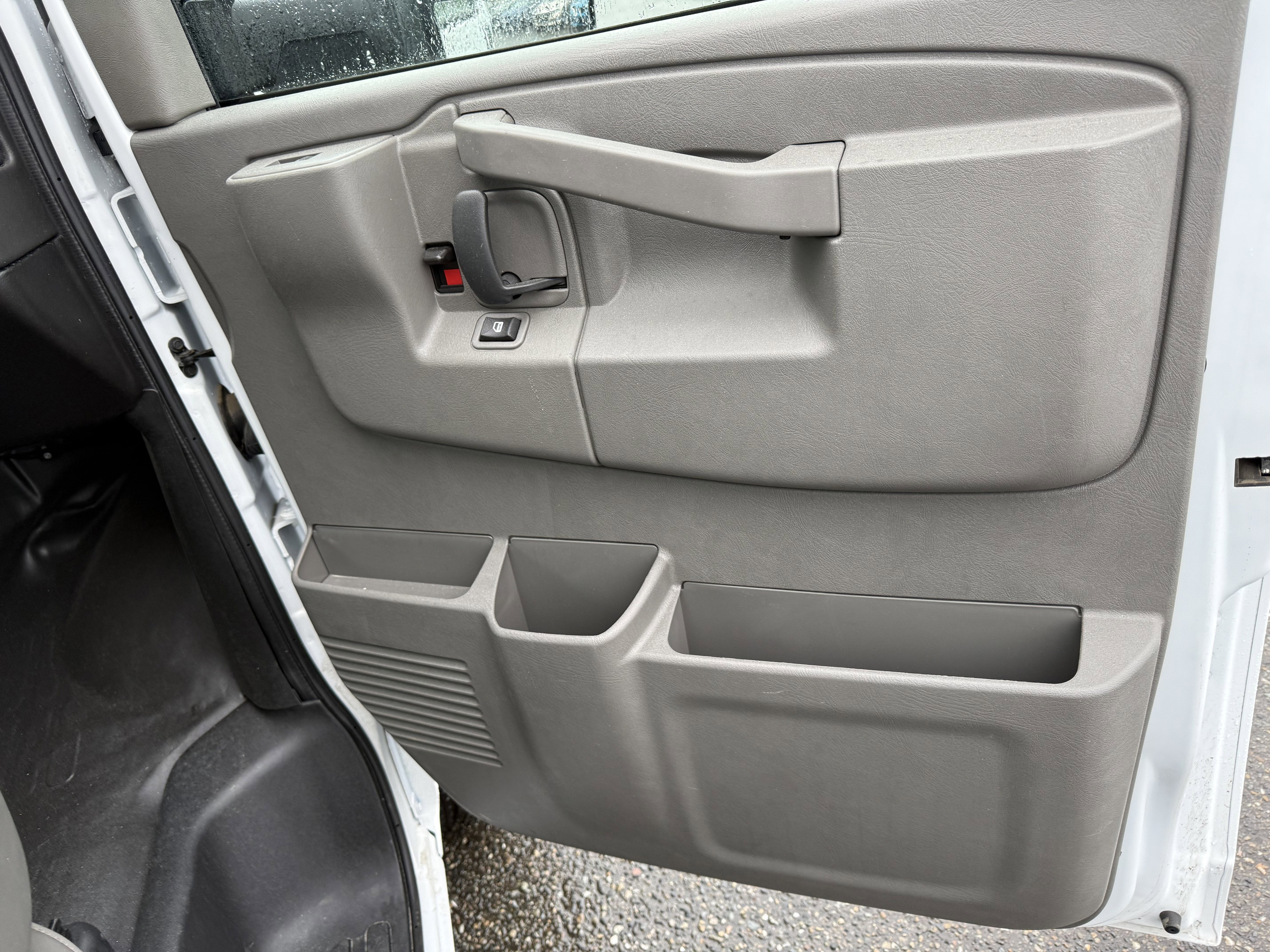 2024 Chevrolet Express Cutaway 3500 1WT