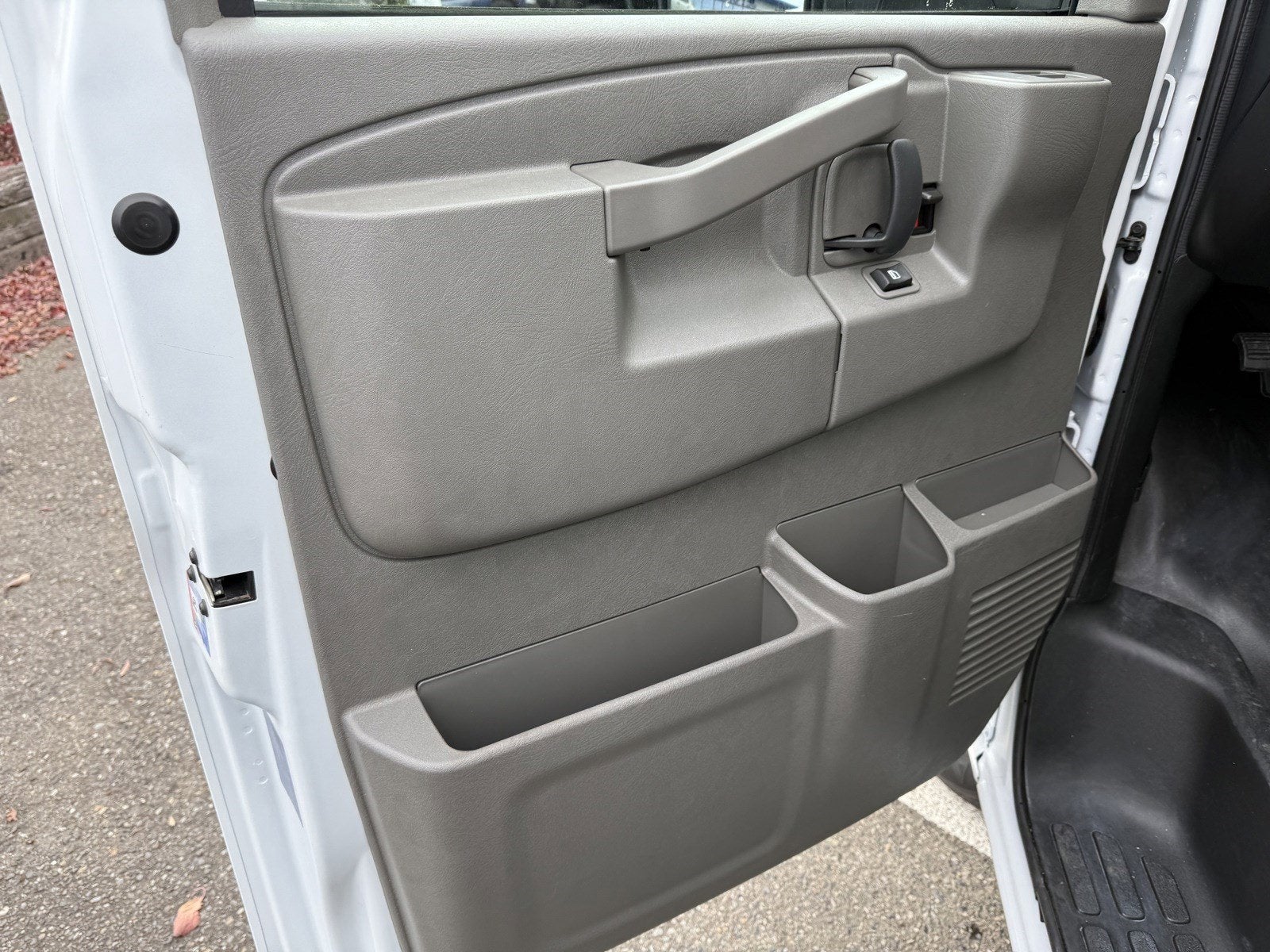 2024 Chevrolet Express Cutaway 3500 1WT