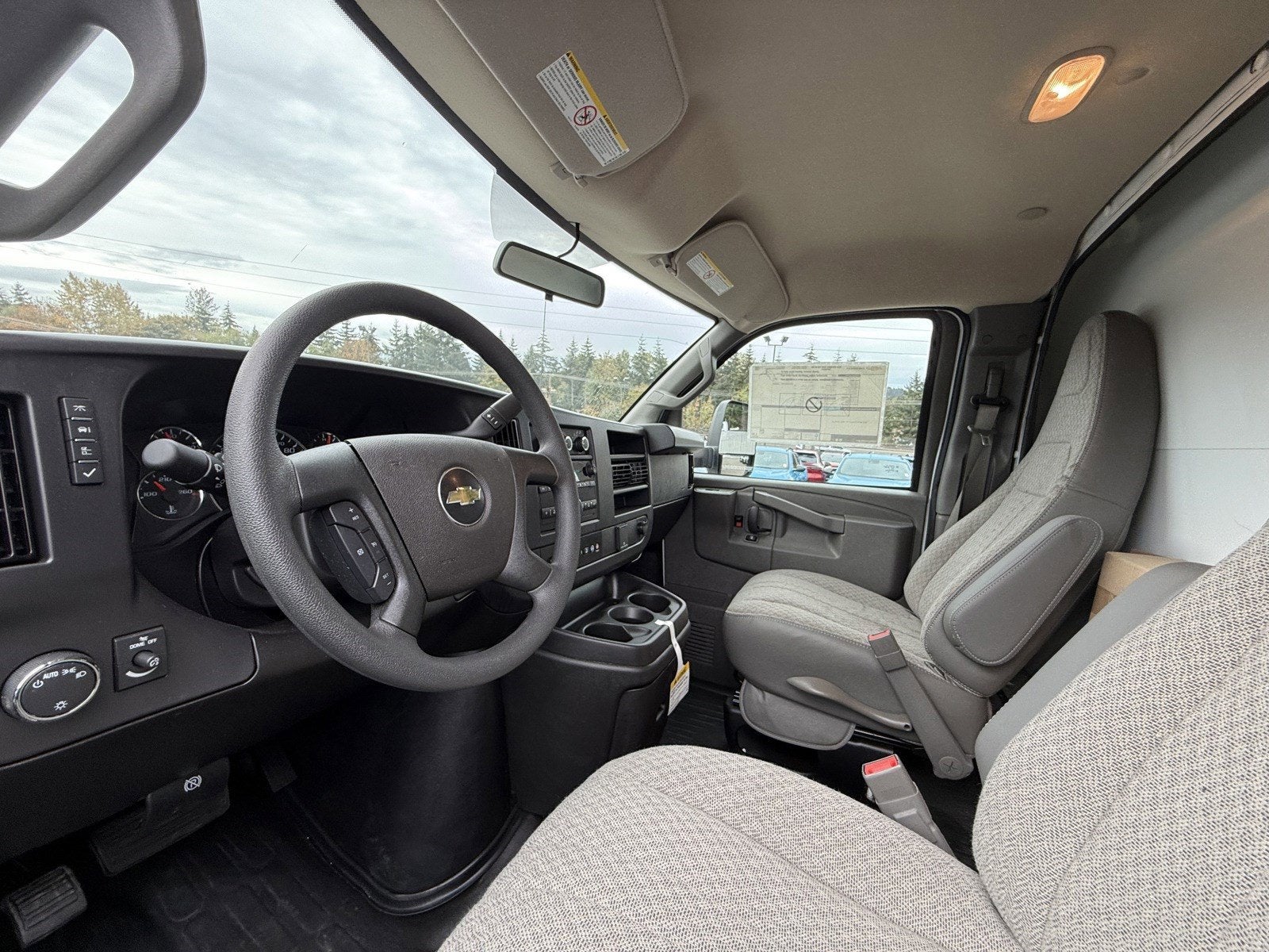 2024 Chevrolet Express Cutaway 3500 1WT