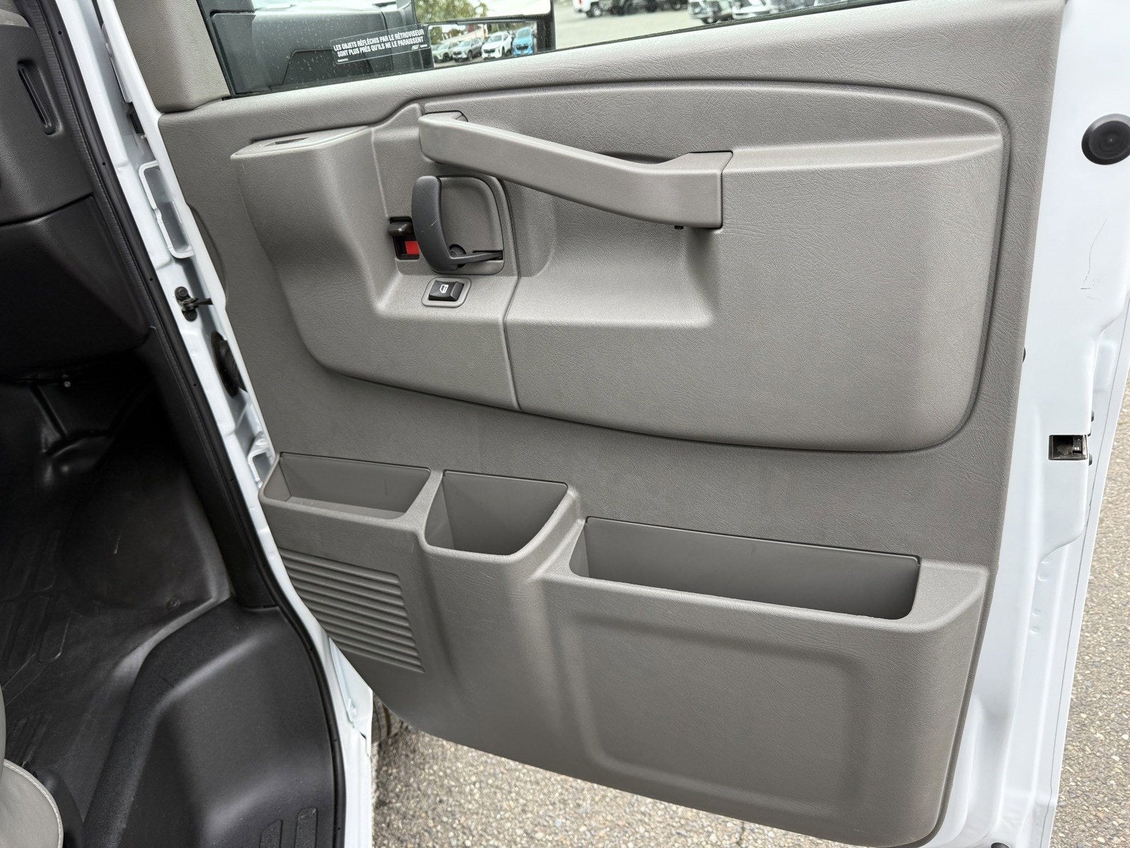 2024 Chevrolet Express Cutaway 3500 1WT