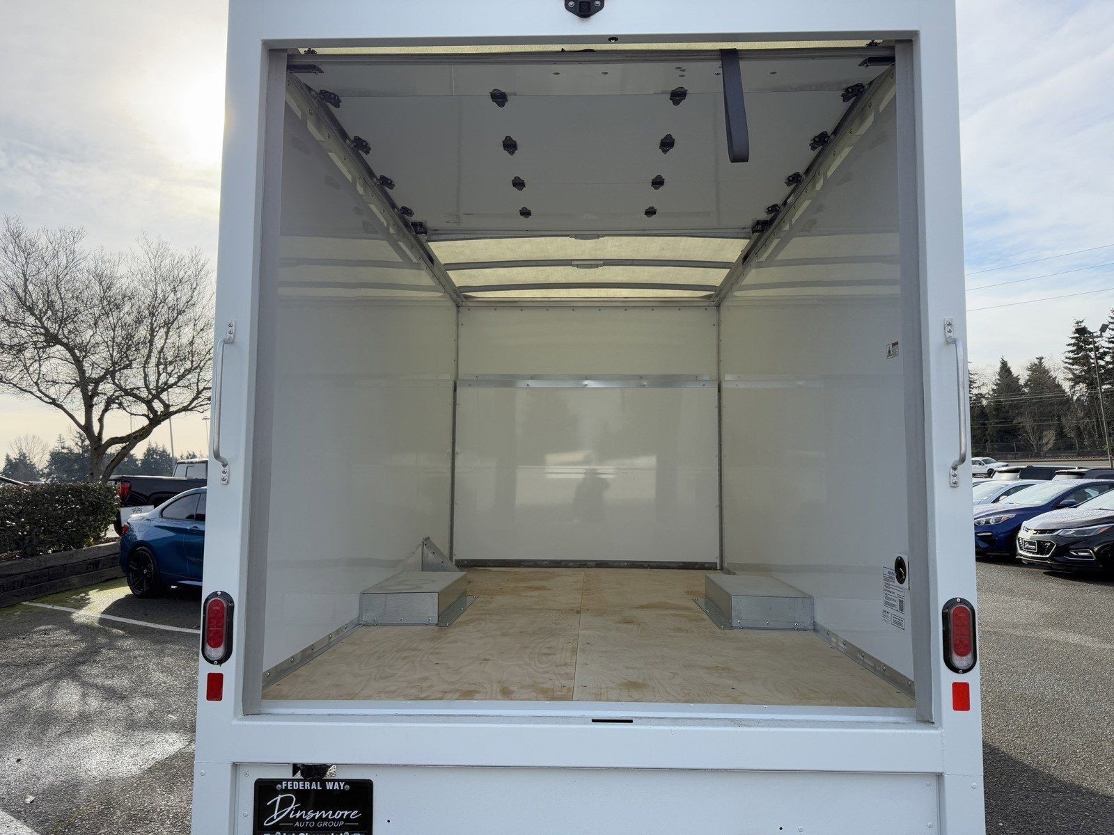 2024 Chevrolet Express Cutaway 3500 1WT