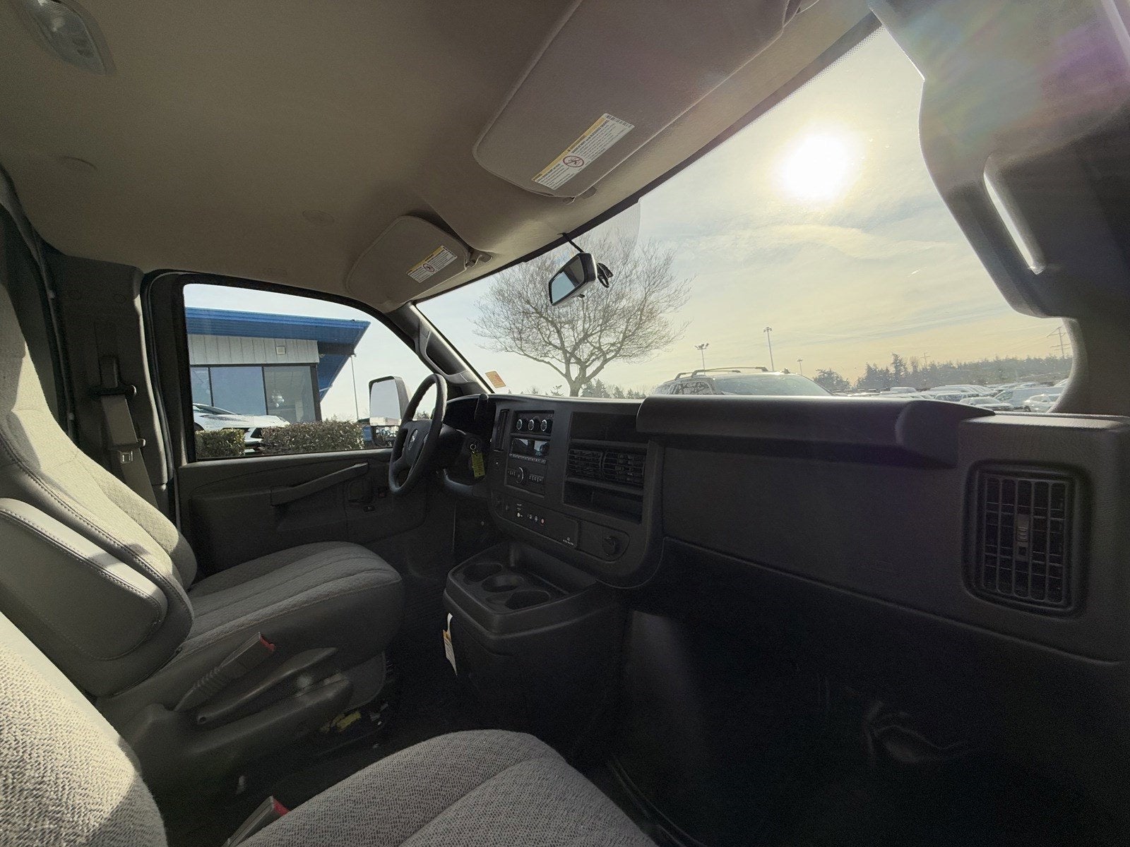 2024 Chevrolet Express Cutaway 3500 1WT