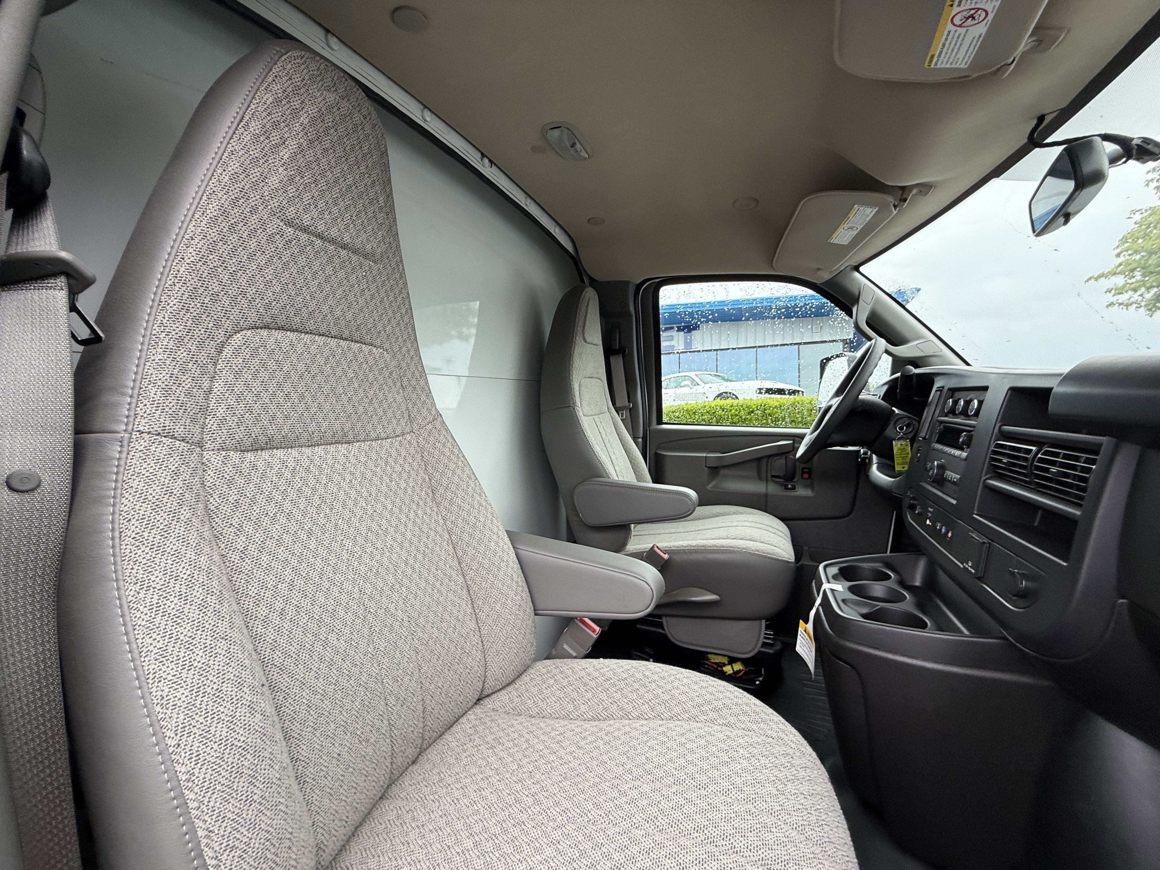 2024 Chevrolet Express Cutaway 3500 1WT