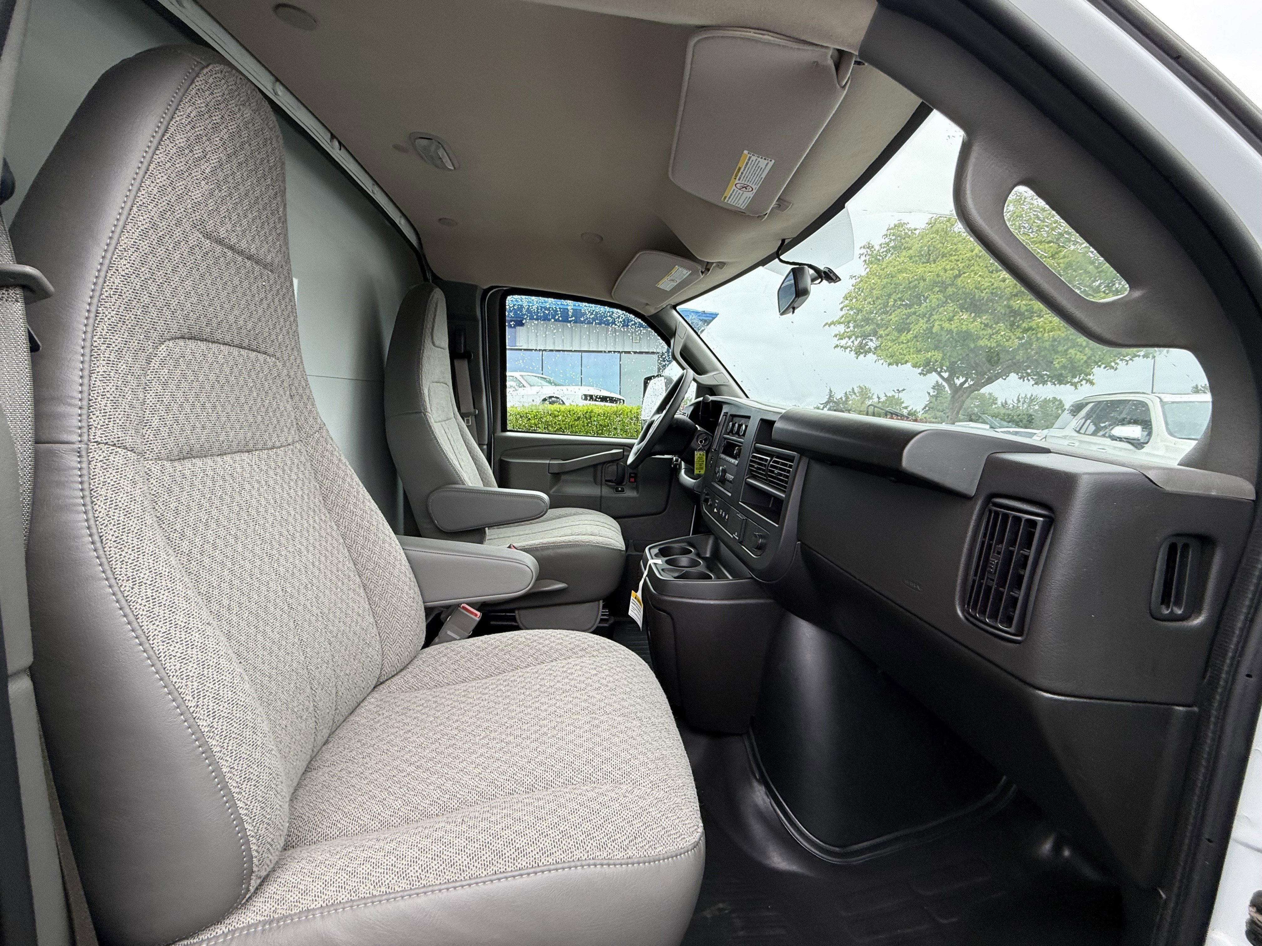 2024 Chevrolet Express Cutaway 3500 1WT