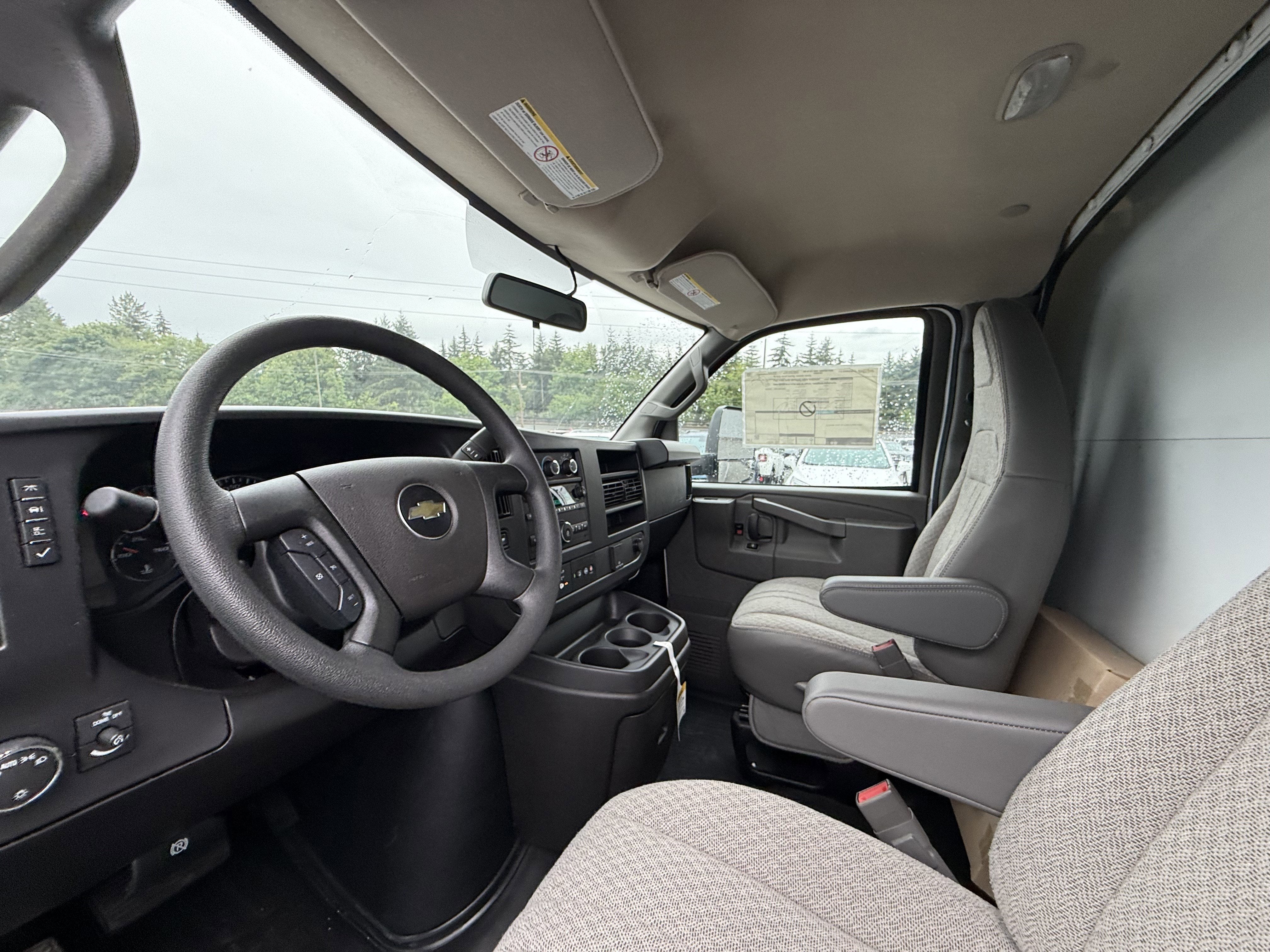 2024 Chevrolet Express Cutaway 3500 1WT