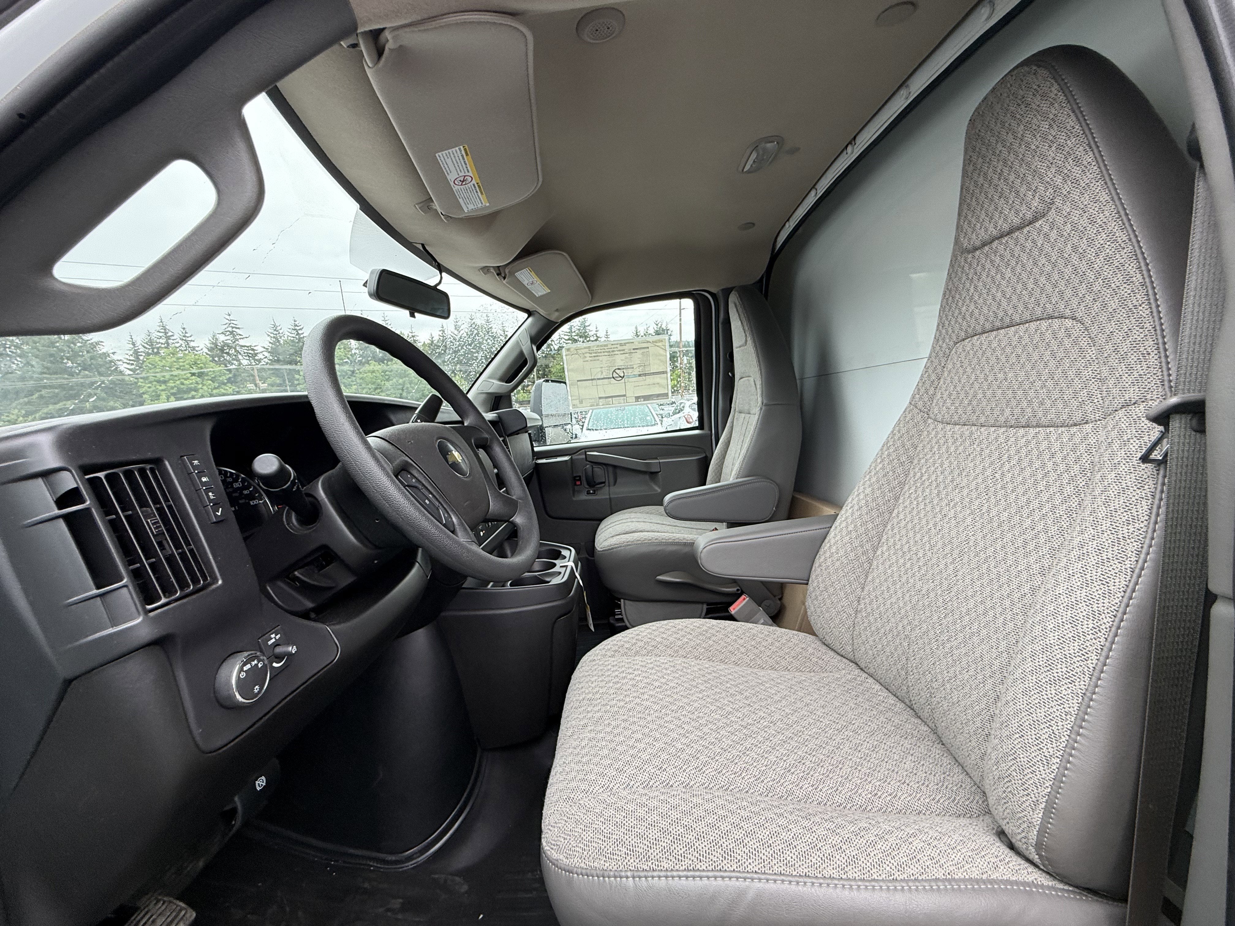 2024 Chevrolet Express Cutaway 3500 1WT