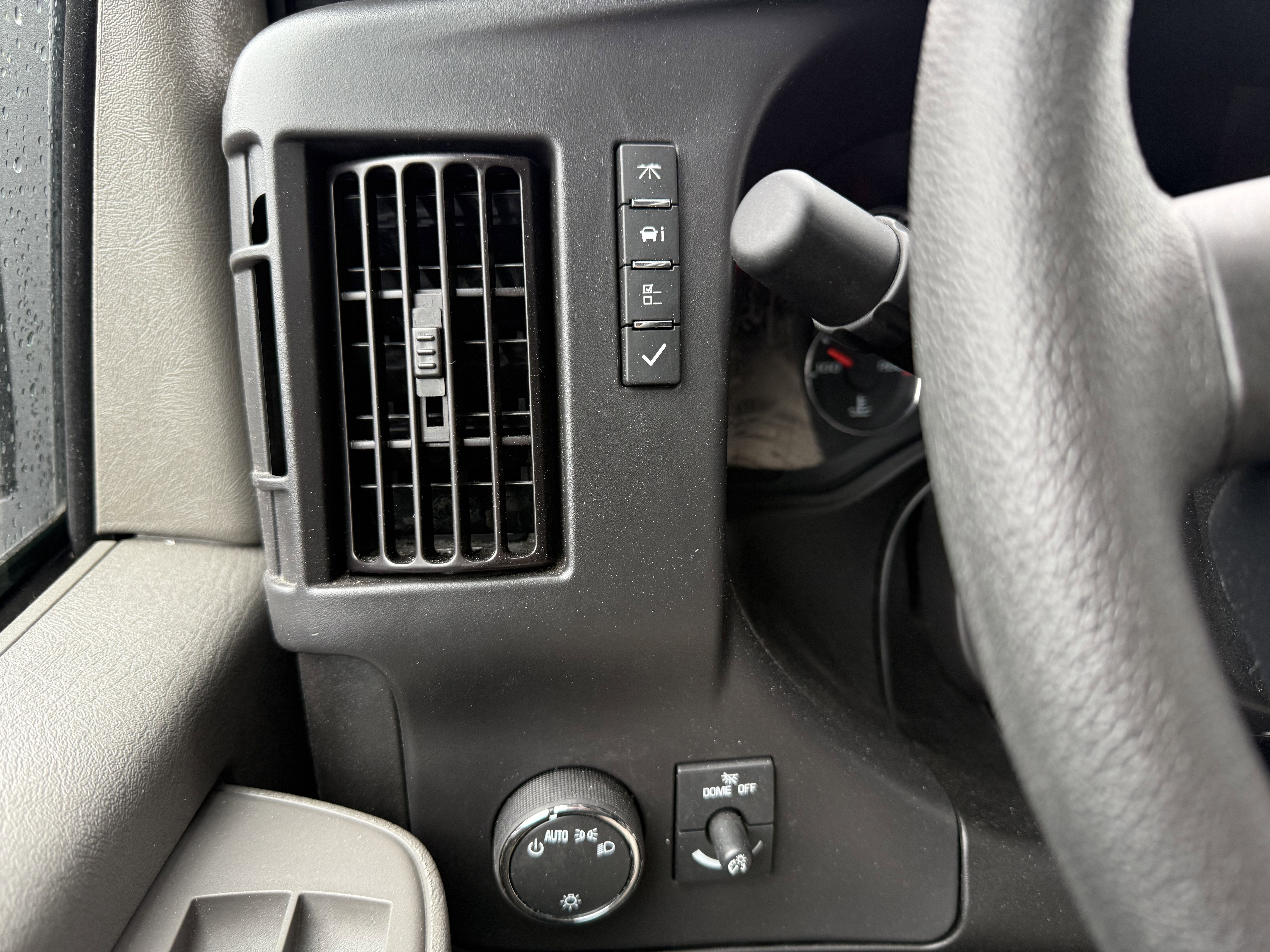 2024 Chevrolet Express Cutaway 3500 1WT