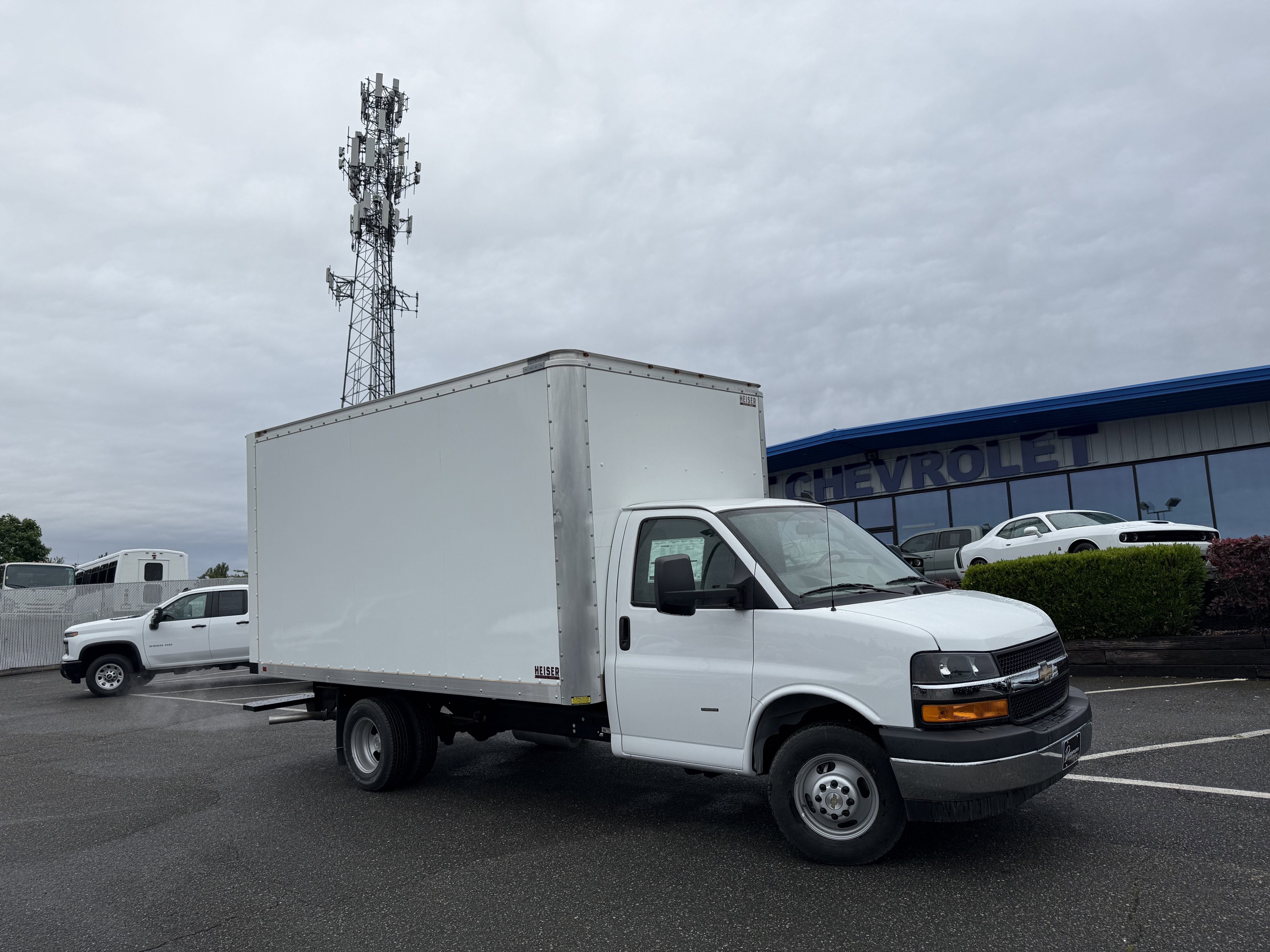 2024 Chevrolet Express Cutaway 3500 1WT