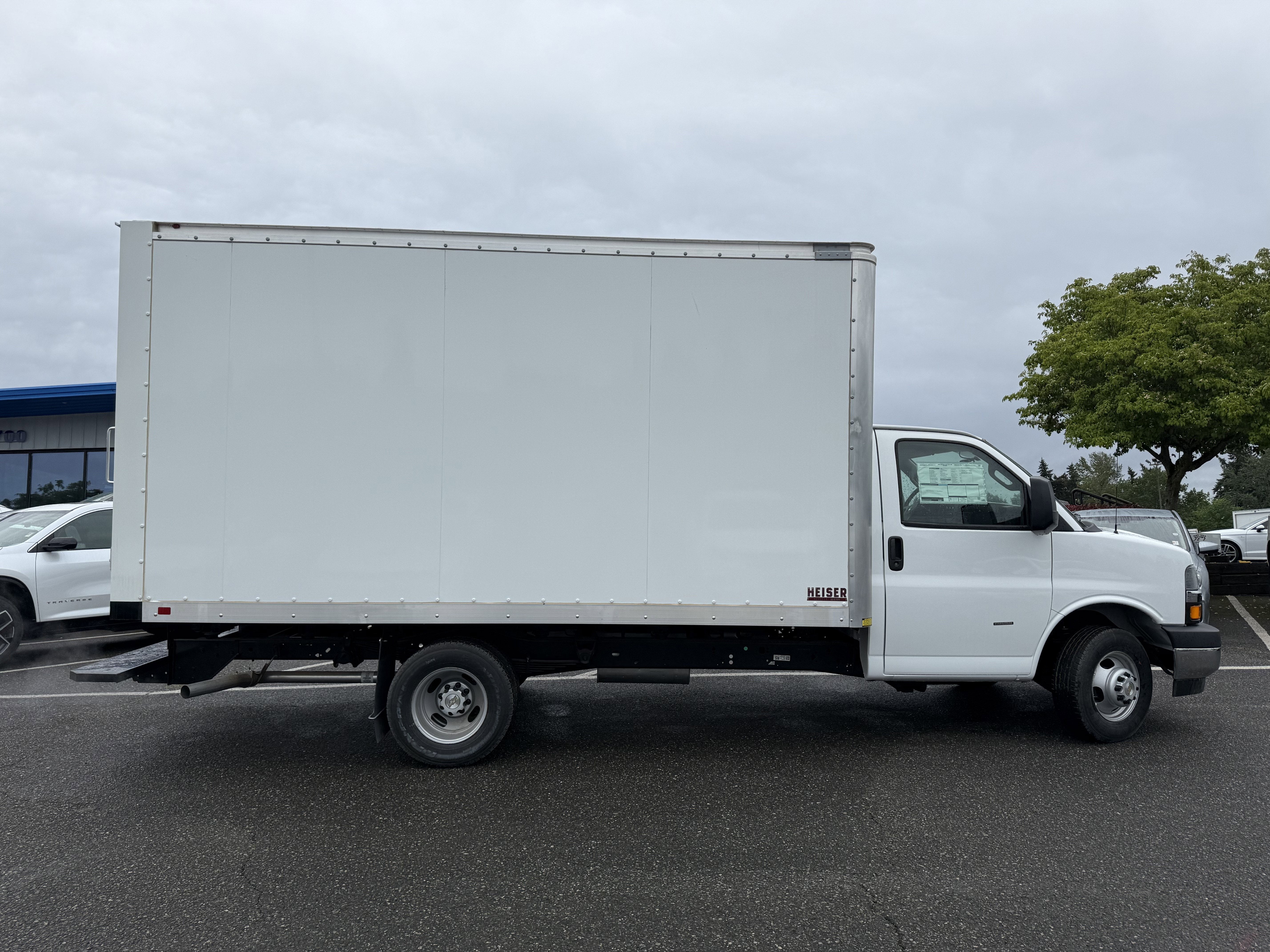 2024 Chevrolet Express Cutaway 3500 1WT