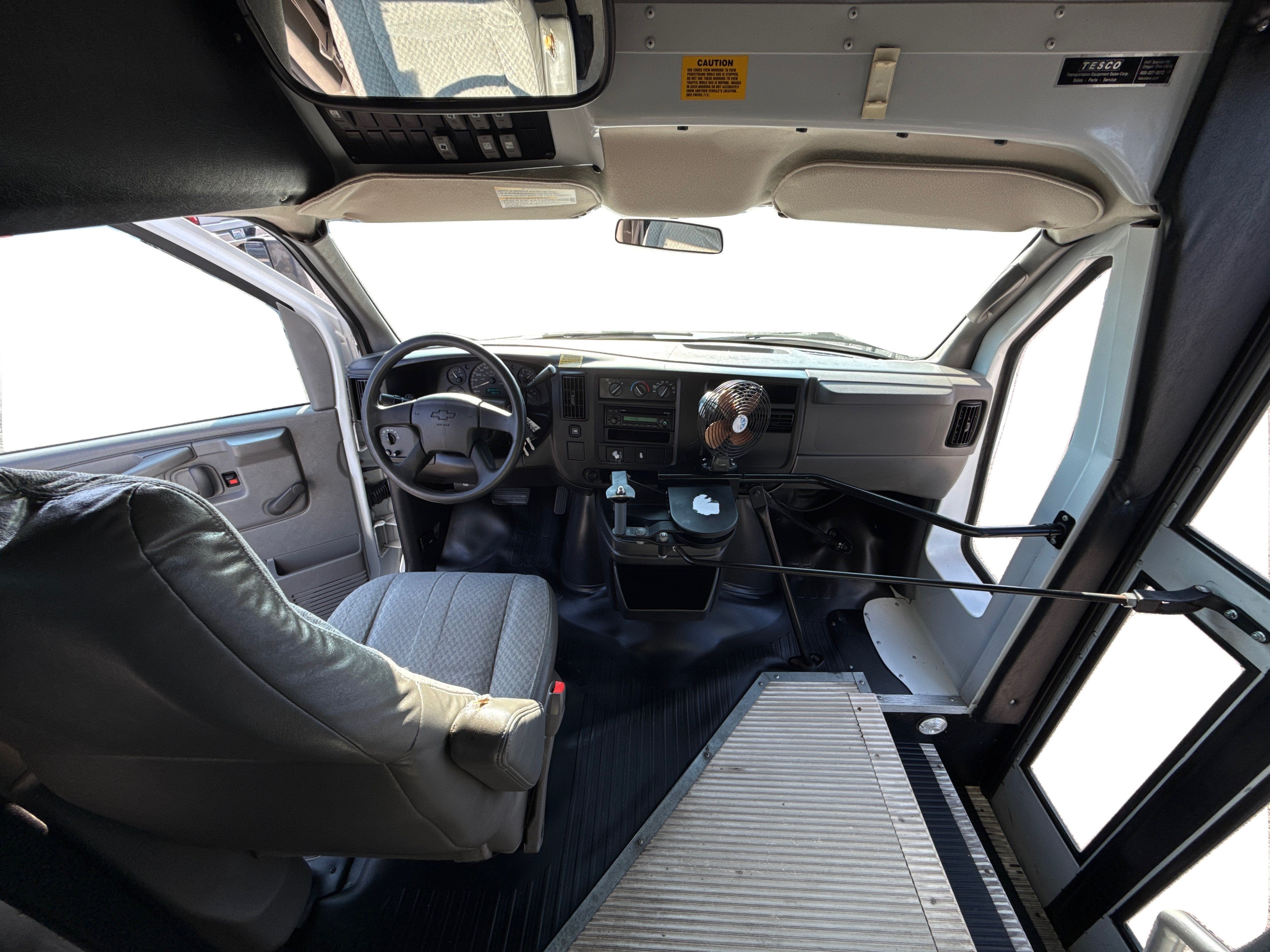 2005 Chevrolet Express Cutaway 3500 C6Y