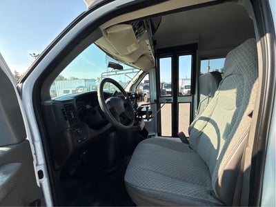 2005 Chevrolet Express Cutaway 3500 C6Y