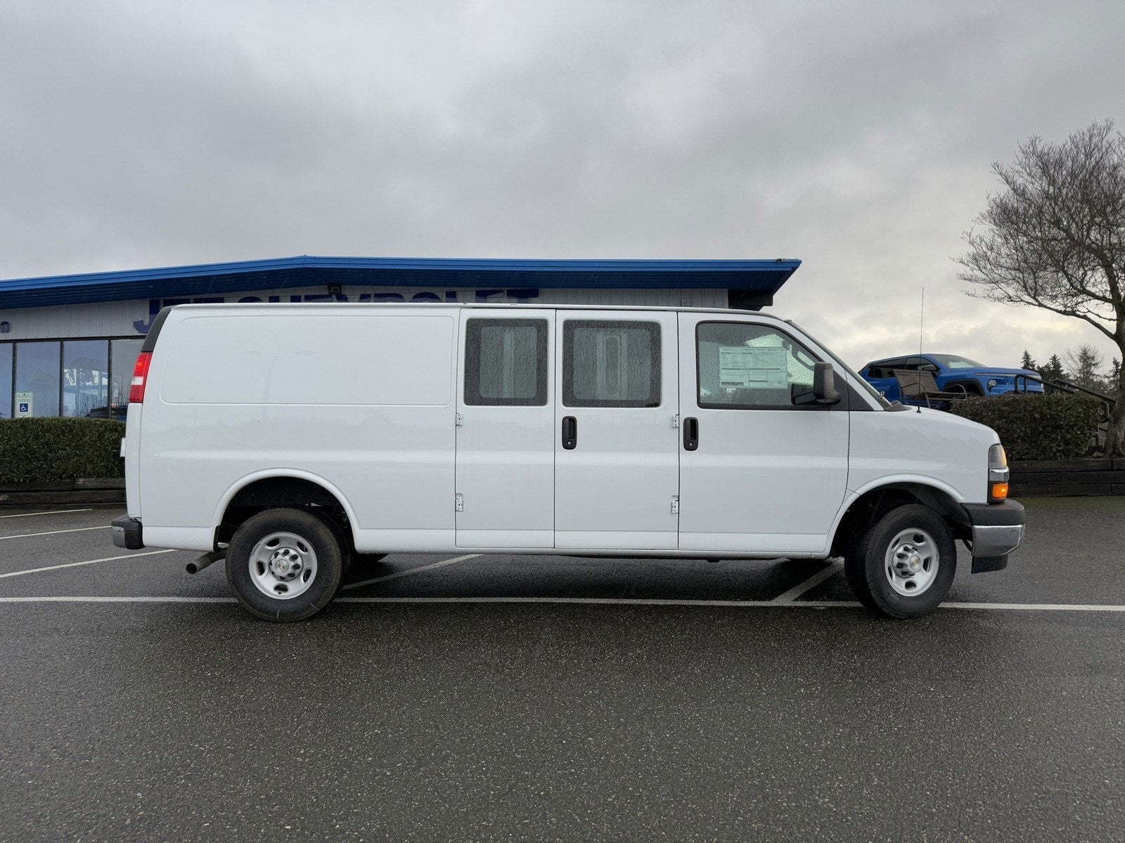 2024 Chevrolet Express Cargo 3500 WT
