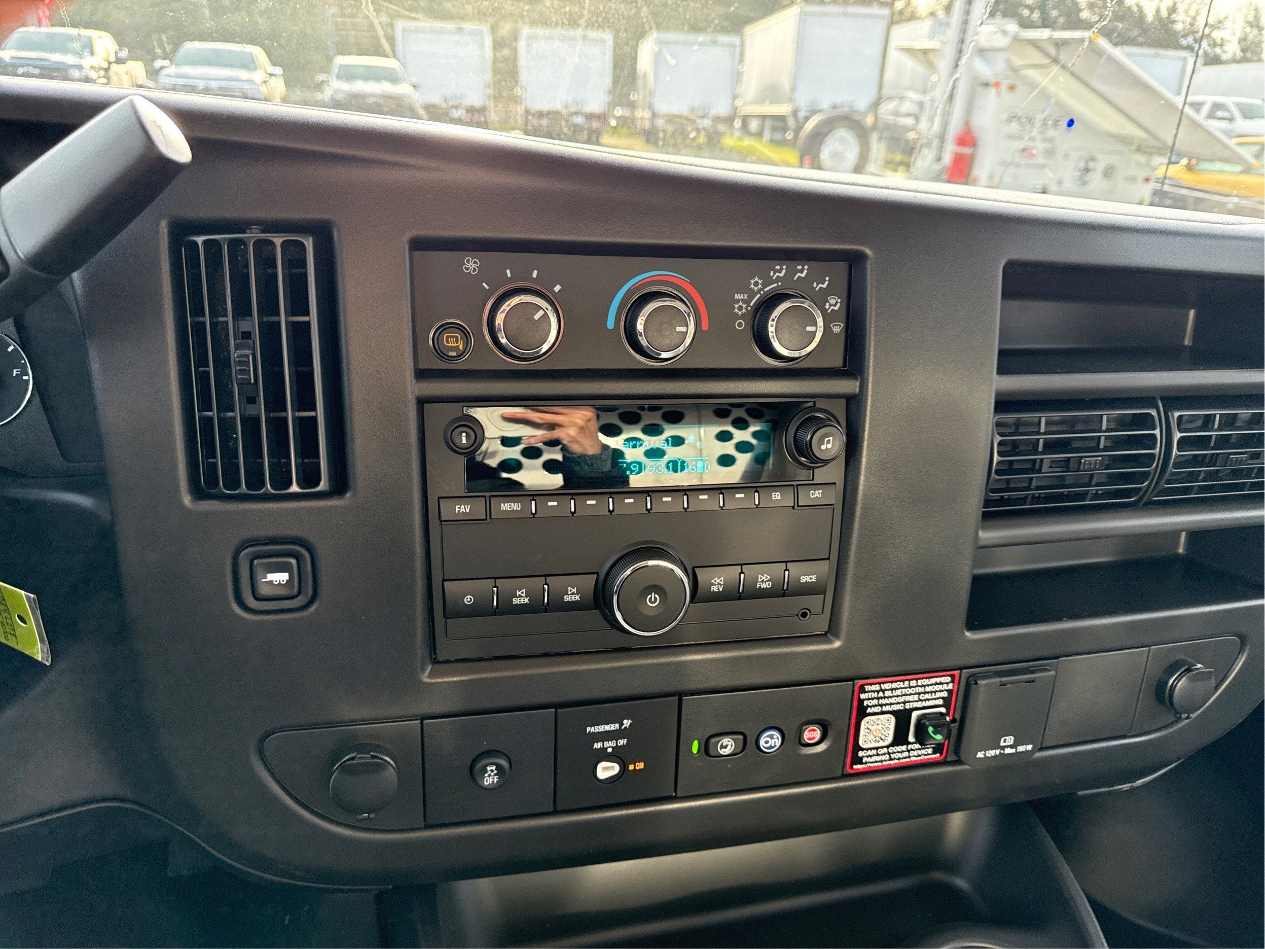 2025 Chevrolet Express Cargo WT