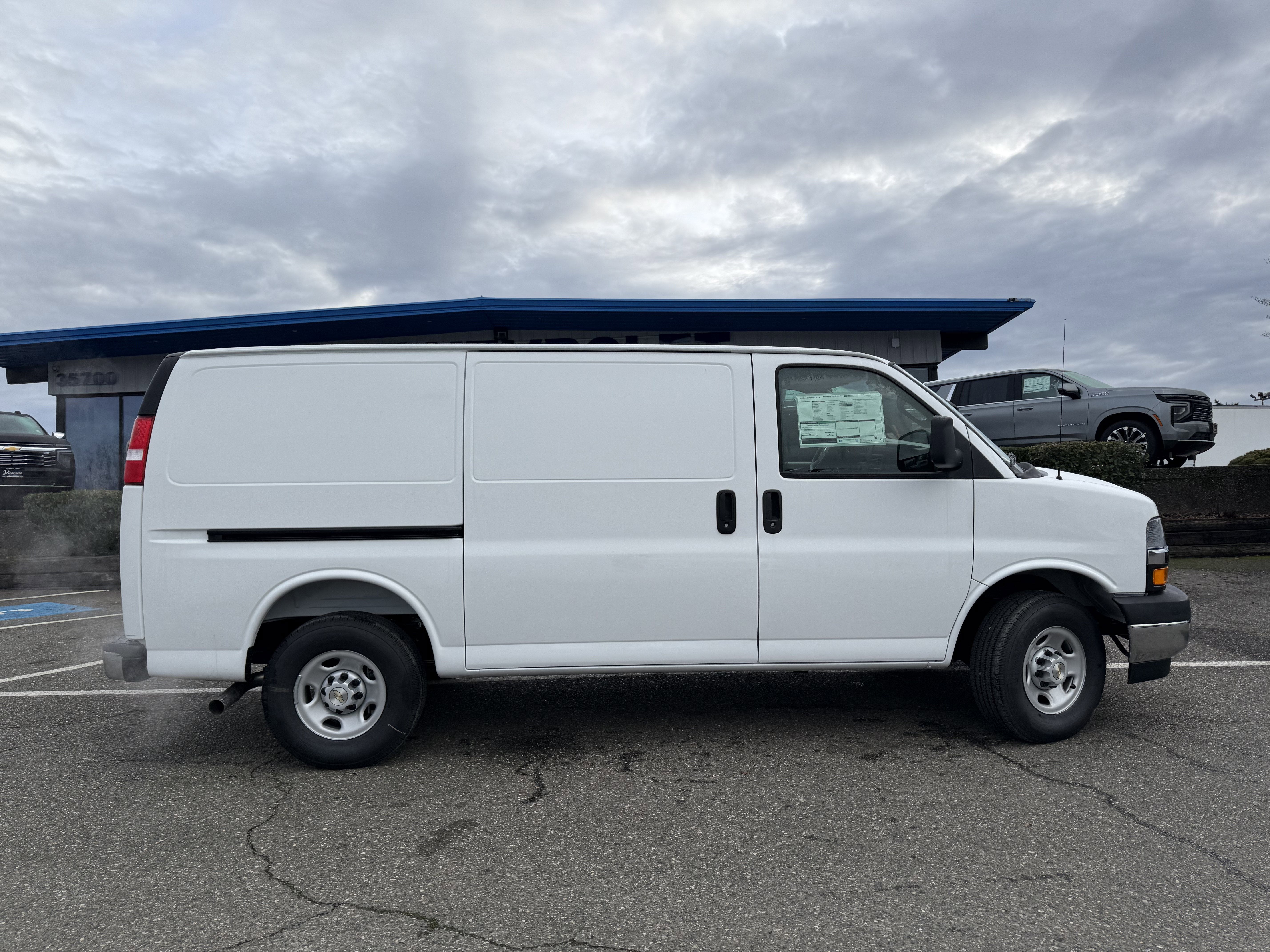 2025 Chevrolet Express Cargo 2500 WT