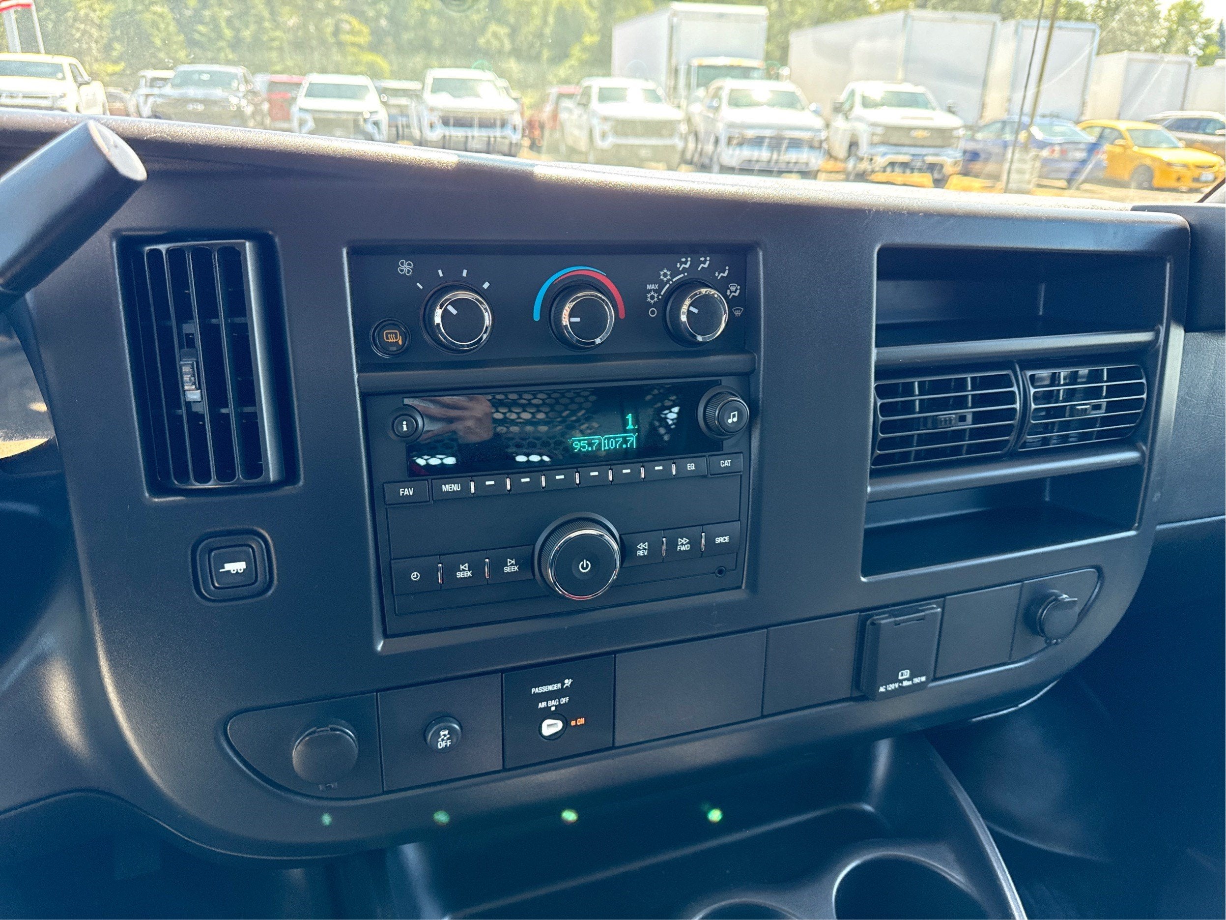 2025 Chevrolet Express Cargo WT