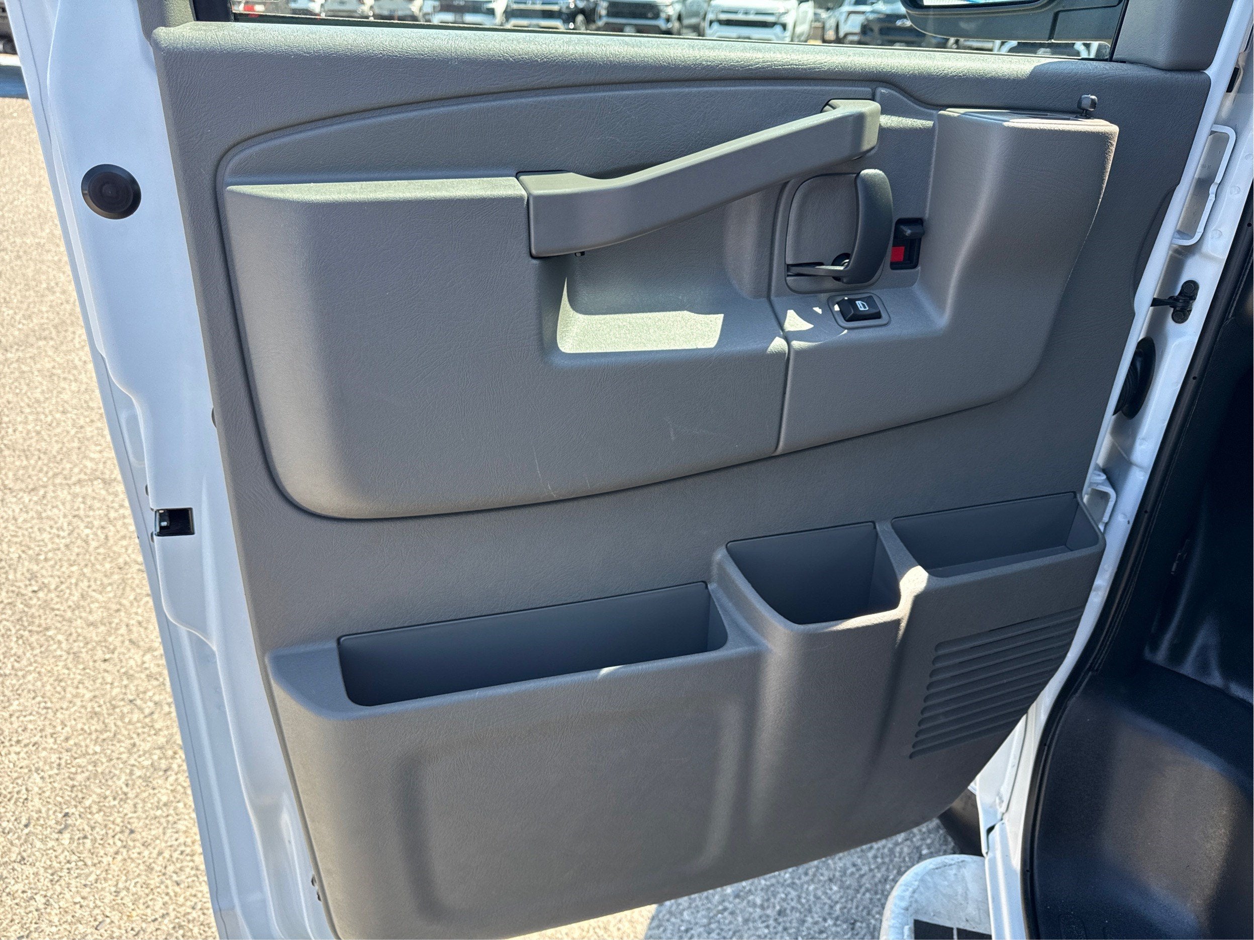 2025 Chevrolet Express Cargo WT